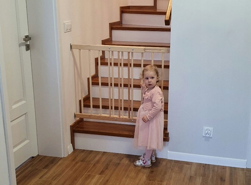 BRAMKA OCHRONNA BARIERKA ZABEZPIECZAJĄCA DRZWI SCHODY 72-122cm Wys. 68cm Marka eBramka.pl