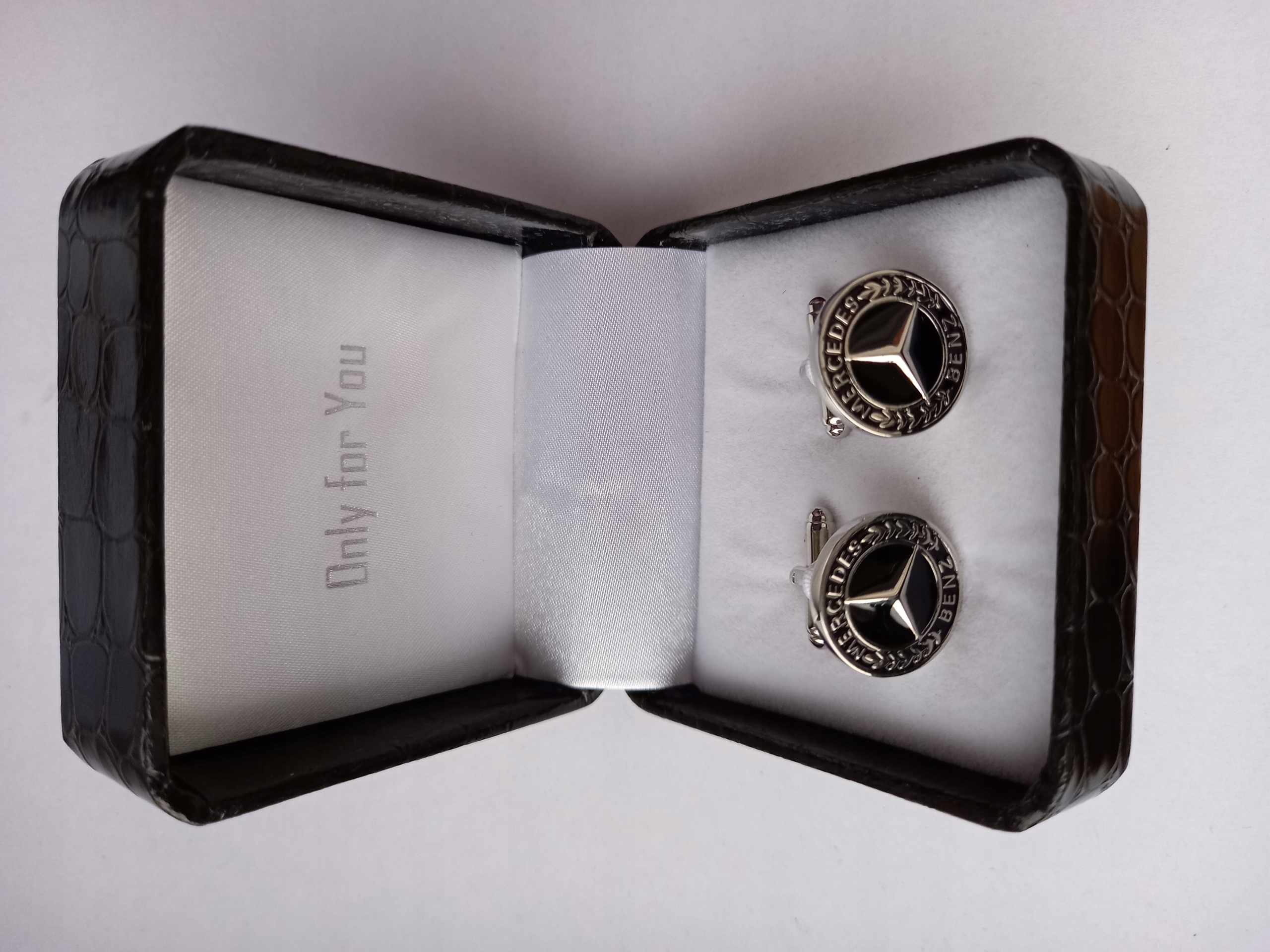 Exciting manžetové knoflíčky košile Mercedes Benz