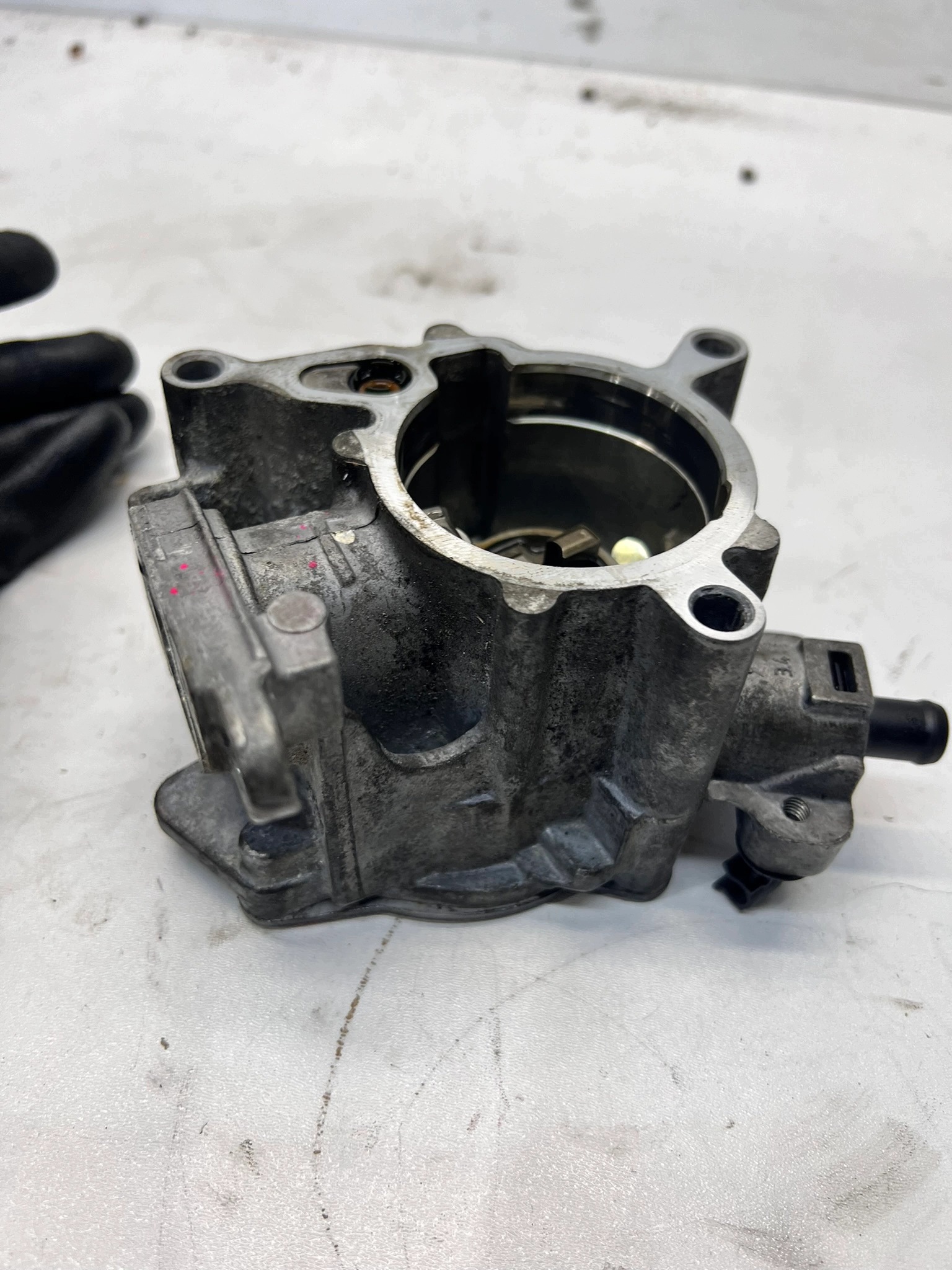pumpe VACUM AUDI A4 A3 A6 VW 2,0 TFSI 06J145100F