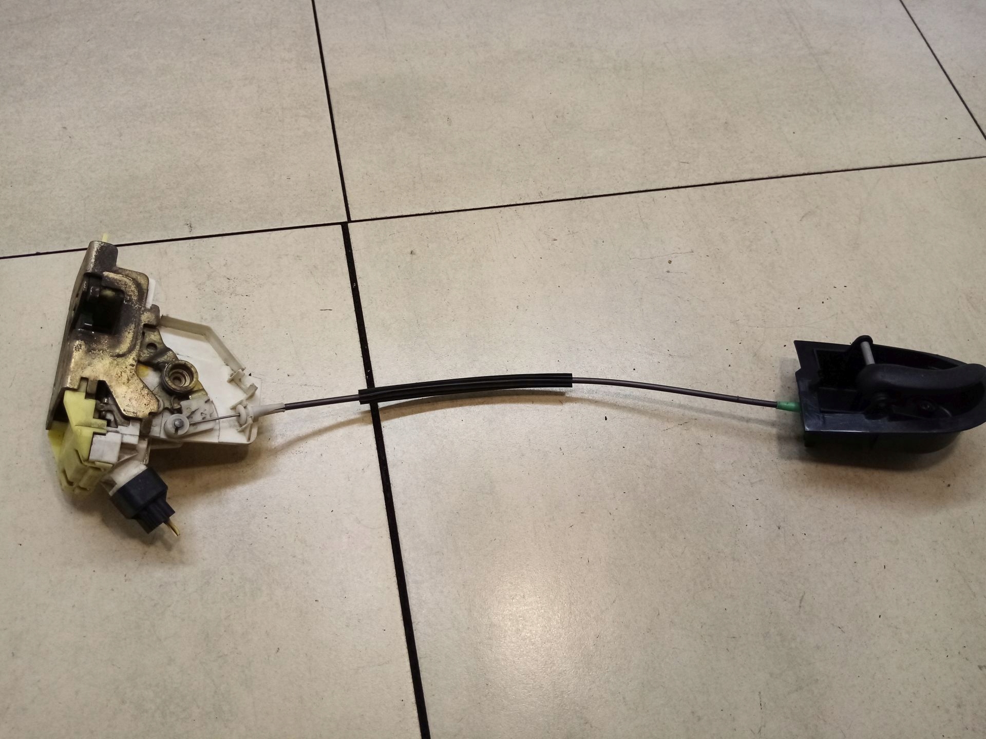 lock door left rear part handle FORD MONDEO II 2.0
