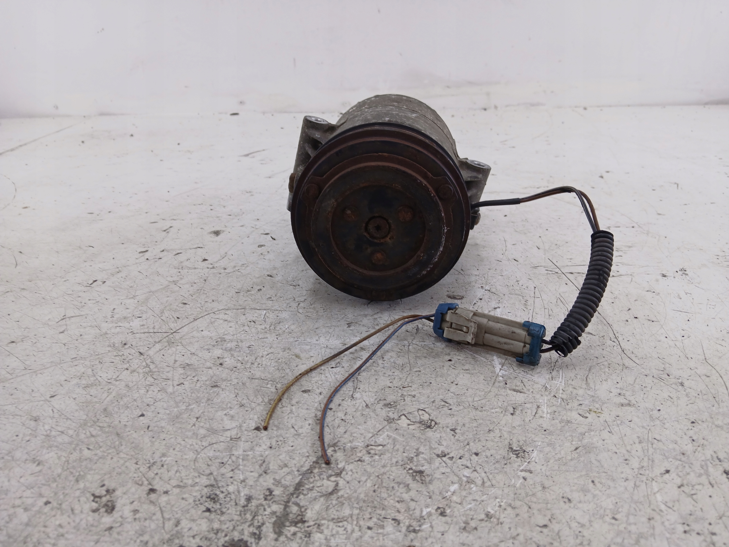 OPEL CORSA C 1.2 kompresor klimatizaci 09167048