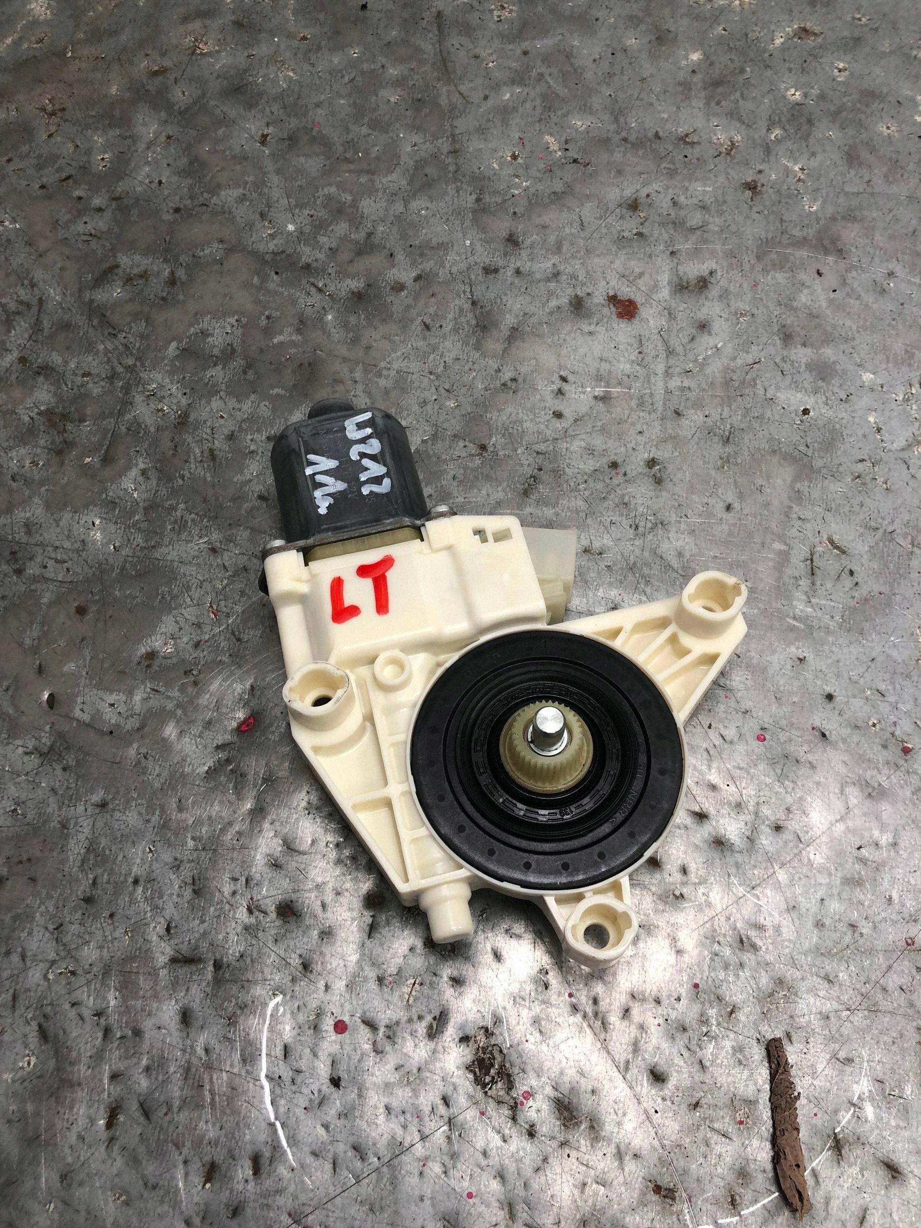mini motor windows left rear part MERCEDES W212 KOMBI A2048200542