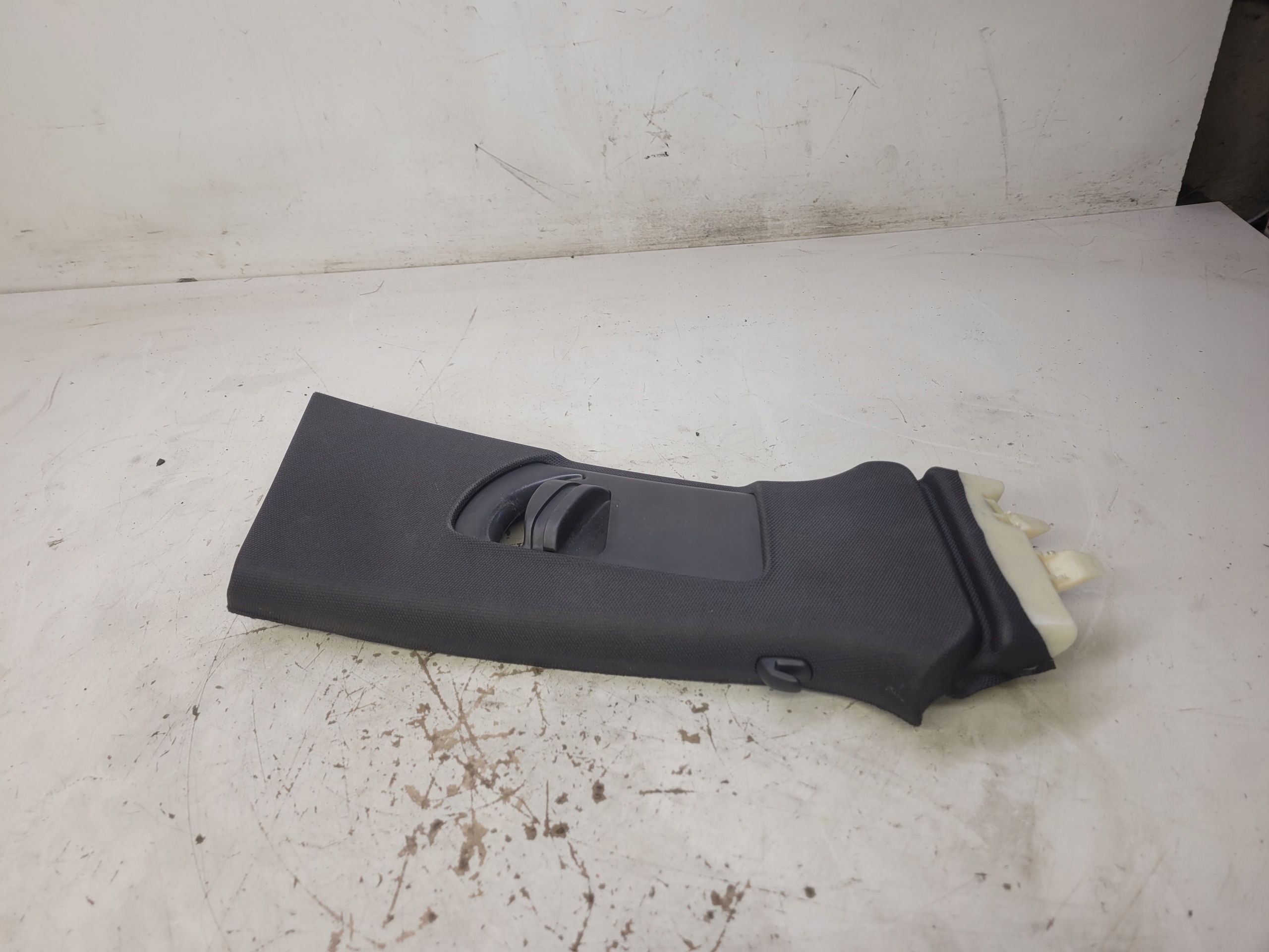 BLENDE ABDECKUNG SLUPKA B RECHTS AUDI A4 B8 8K0867282C V48