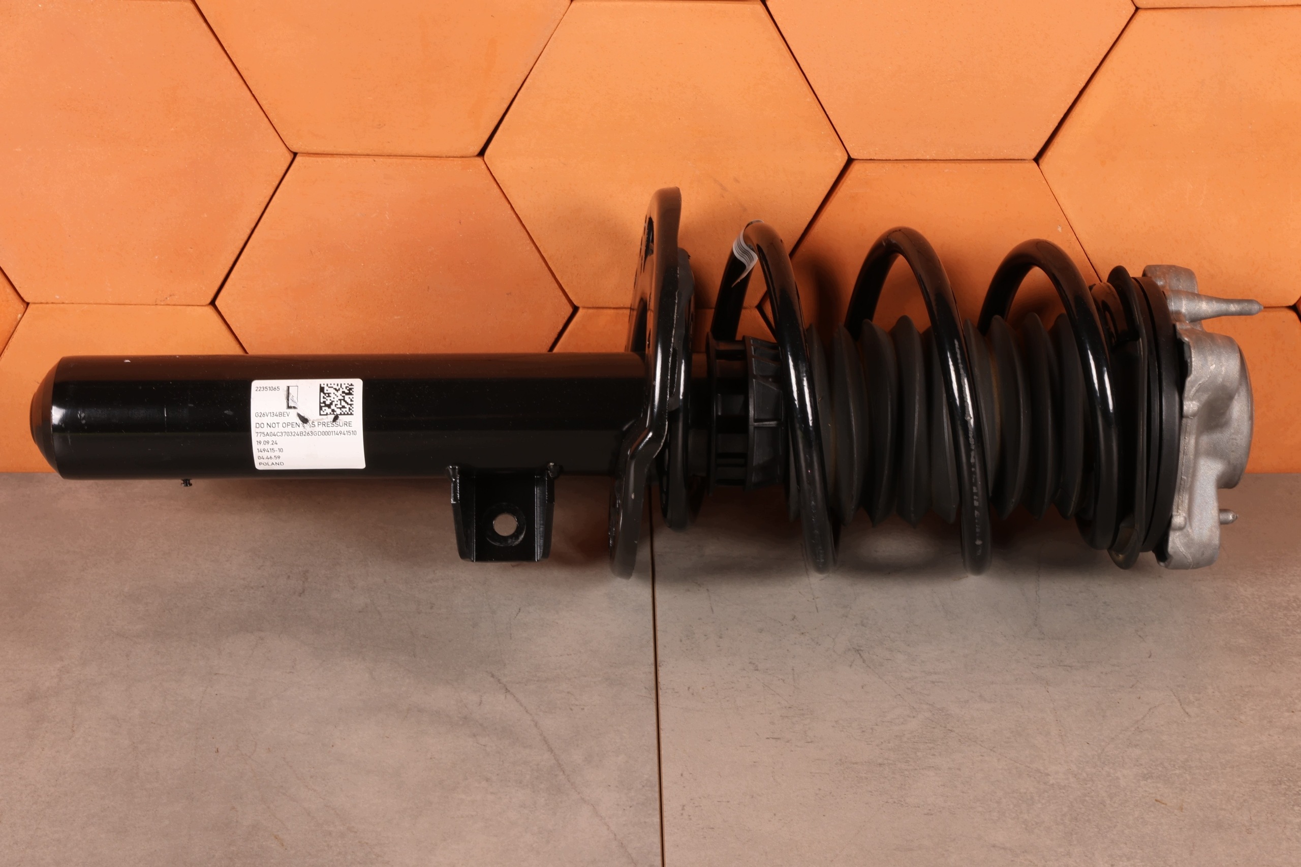 BMW i4 G26 eDrive35 eDrive40 shock absorber left front front 5A04C37 1516km!