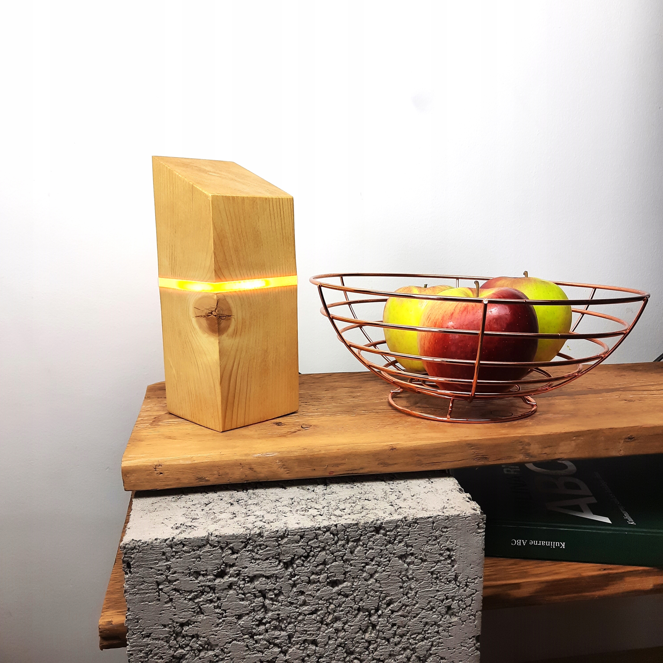 Lampa stołowa nocna LOFT z drewna i płynnego szkła Szerokość produktu 8 cm