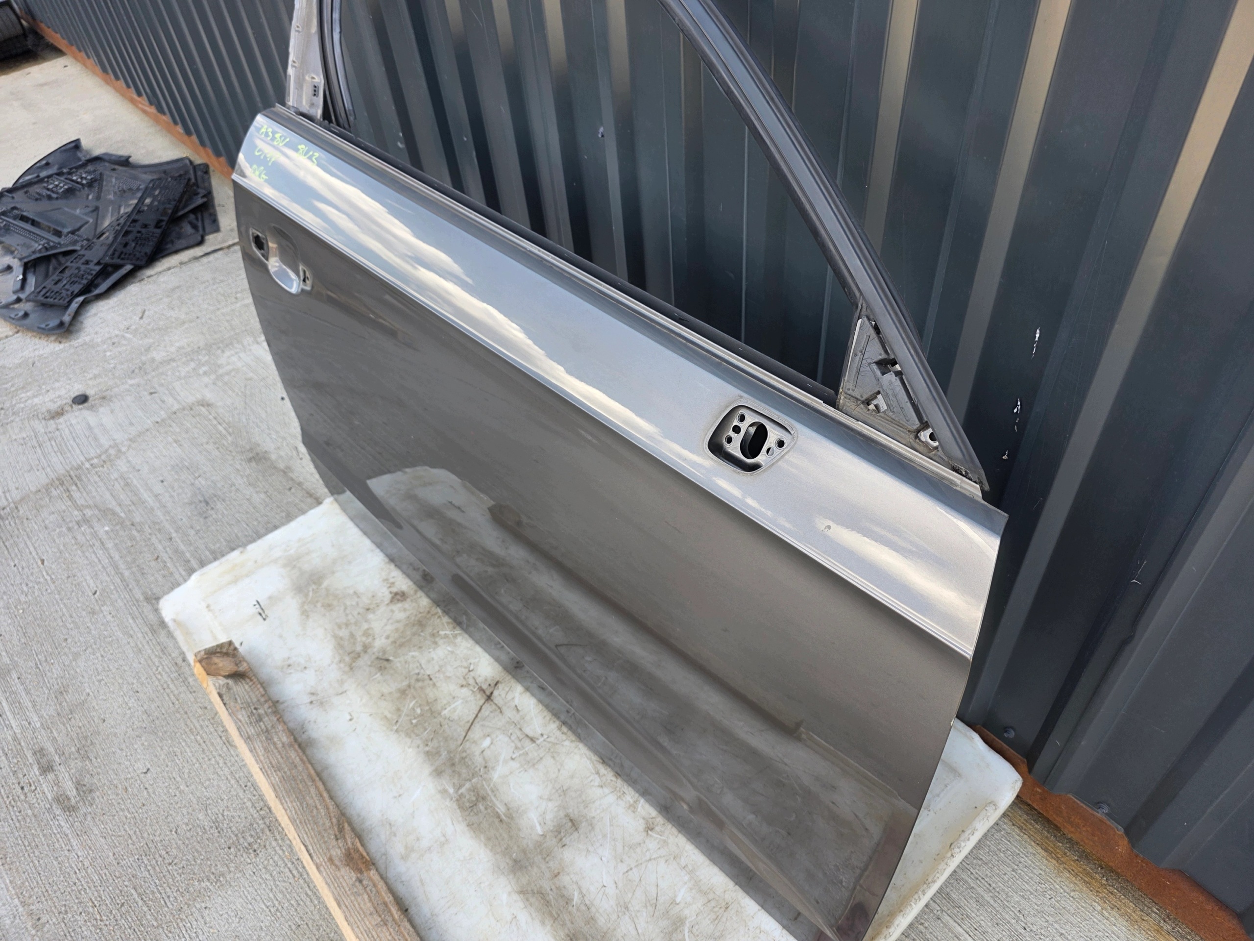 door right front AUDI A3 8V3 LY1P 3-door 2011-2018 original !!!