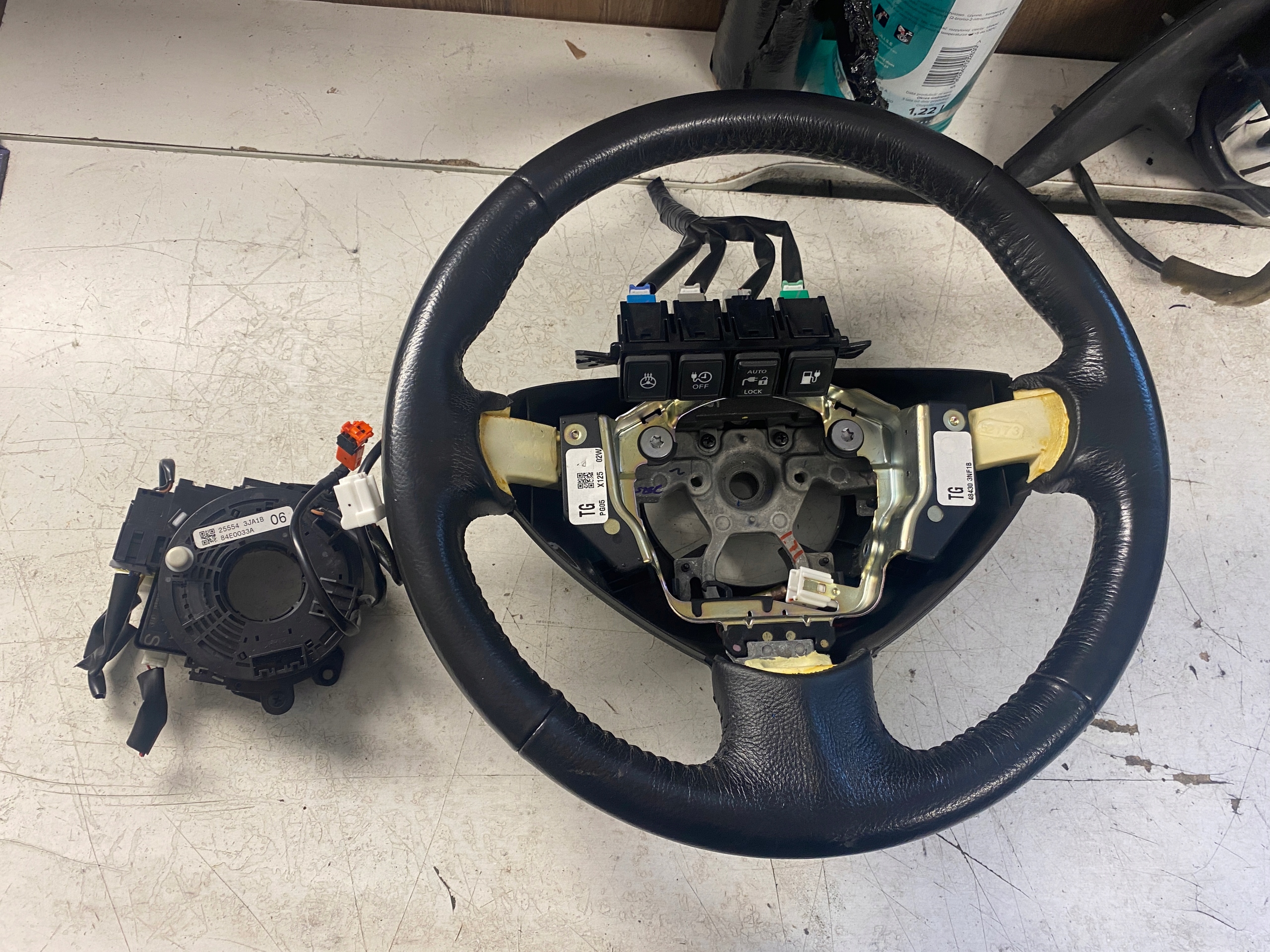 NISSAN LEAF KIEROWNICA PODGRZEWANA TAŚMA PRZYCISK