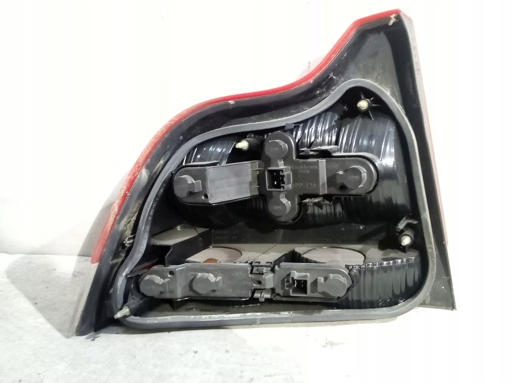 Volvo S60 and light right rear part rear