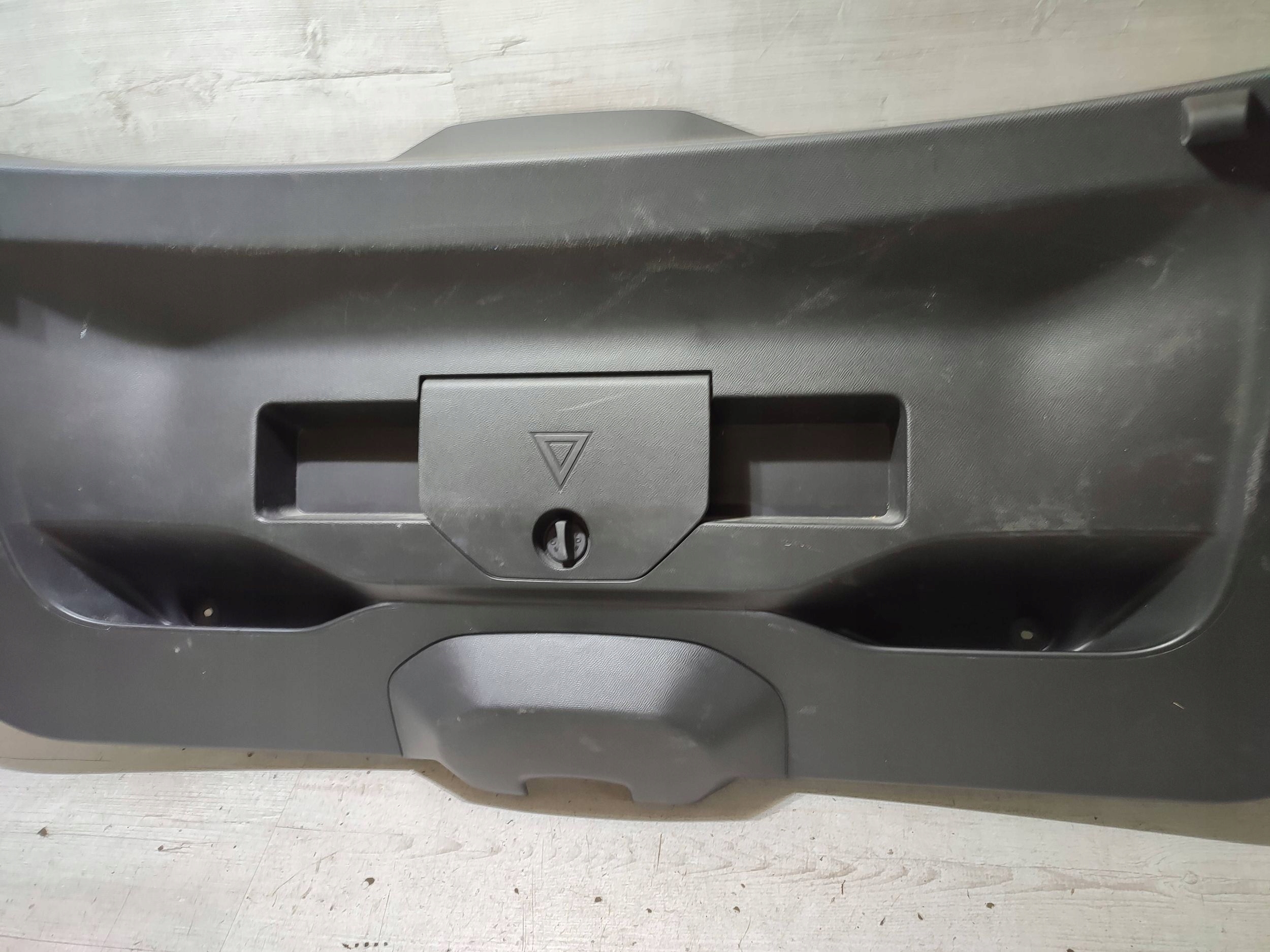 Peugeot 2008 II 2020 side bonnet