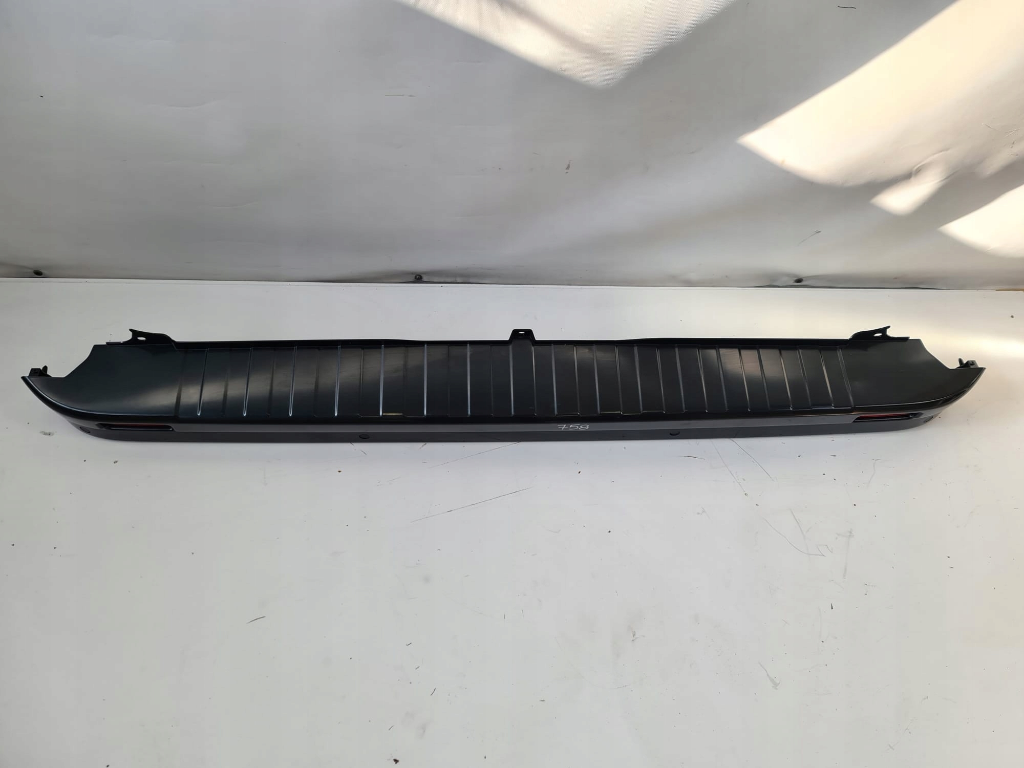 ZDERZAK TYLNY TRAFIC III VIVARO B TALENTO Strona zabudowy tył