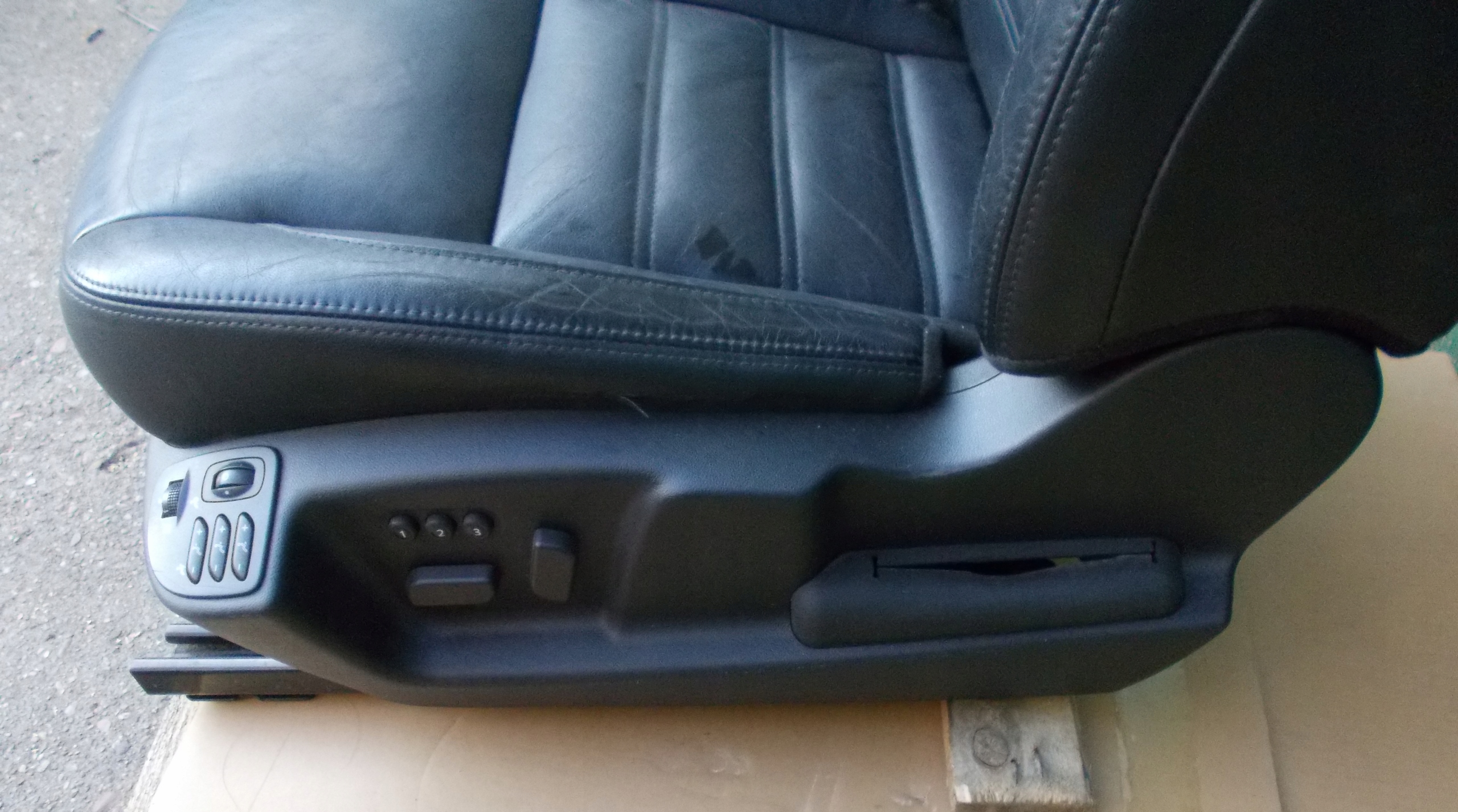 RENAULT LATITUDE 3.0 DCI 12R Siège KOMPLET