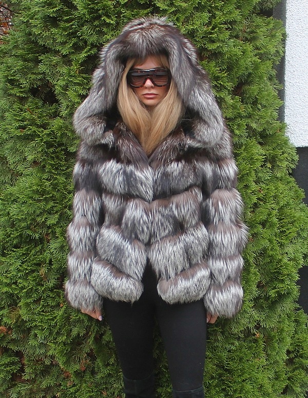 FUTRO Z LISA SREBRNEGO KURTKA Z KAPTUREM- XS/S