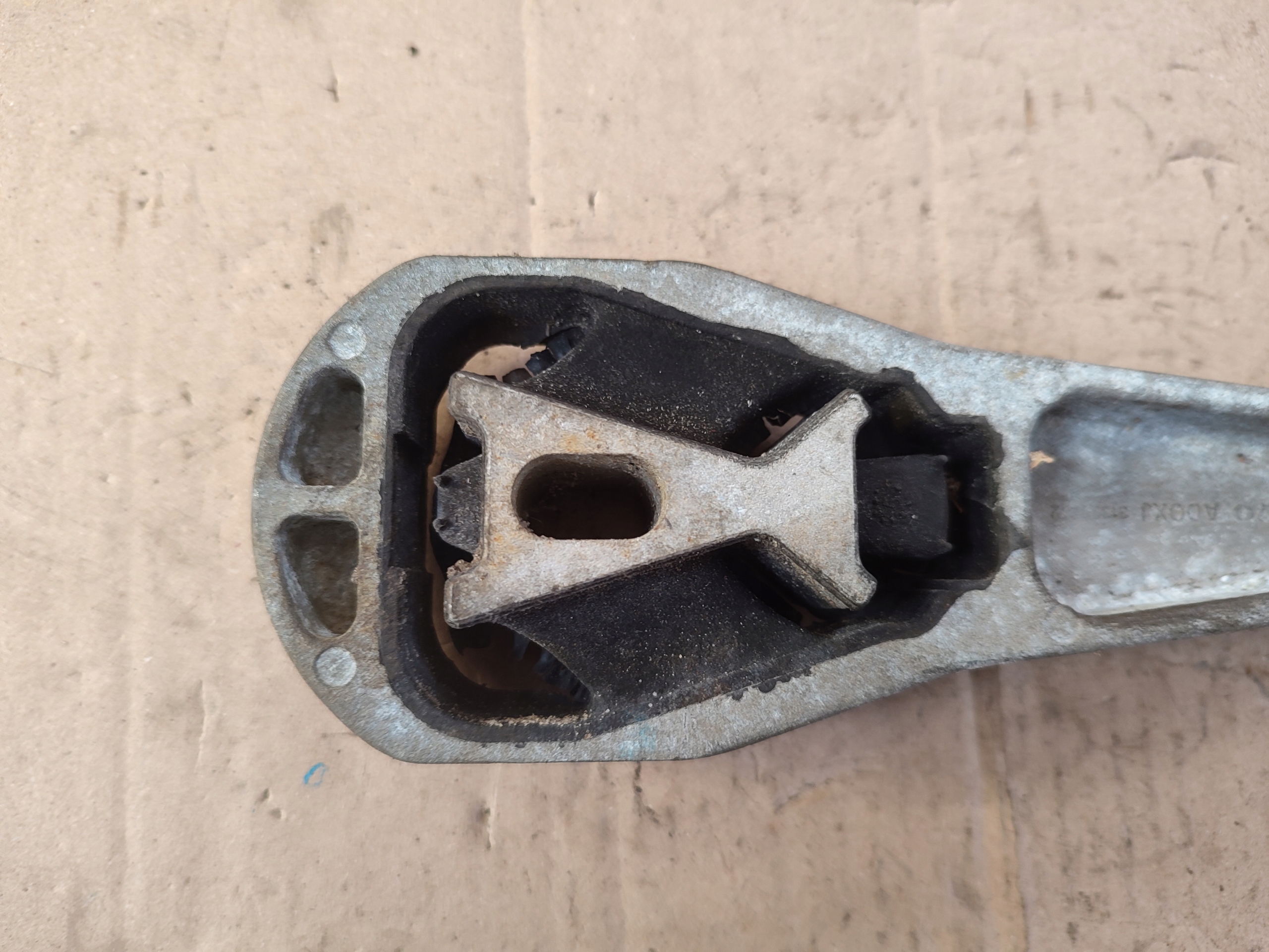 engine mount VOLVO V40 2.0 D 31359642