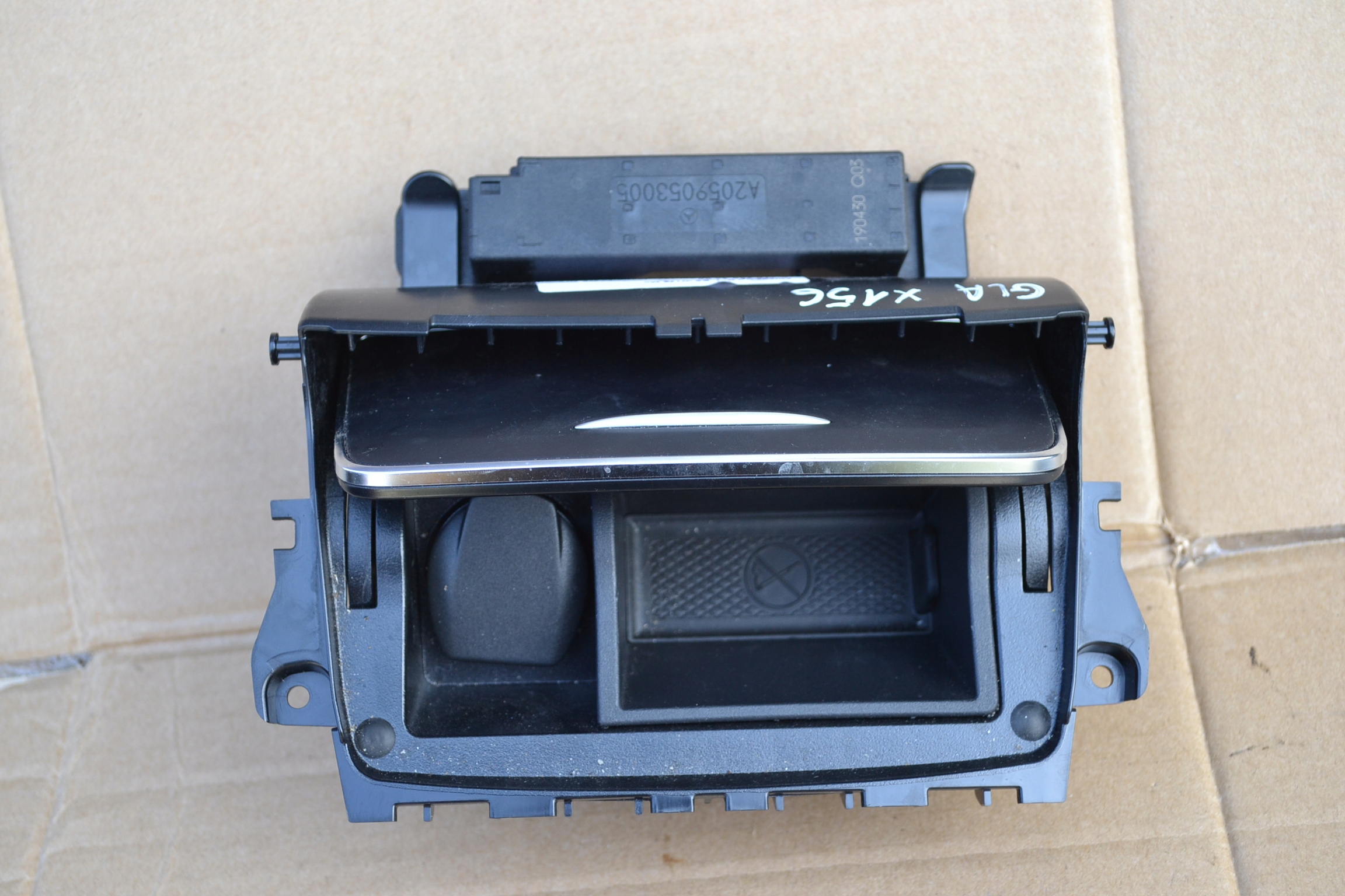 Tunel mitte Mercedes-Benz OE A1766804600