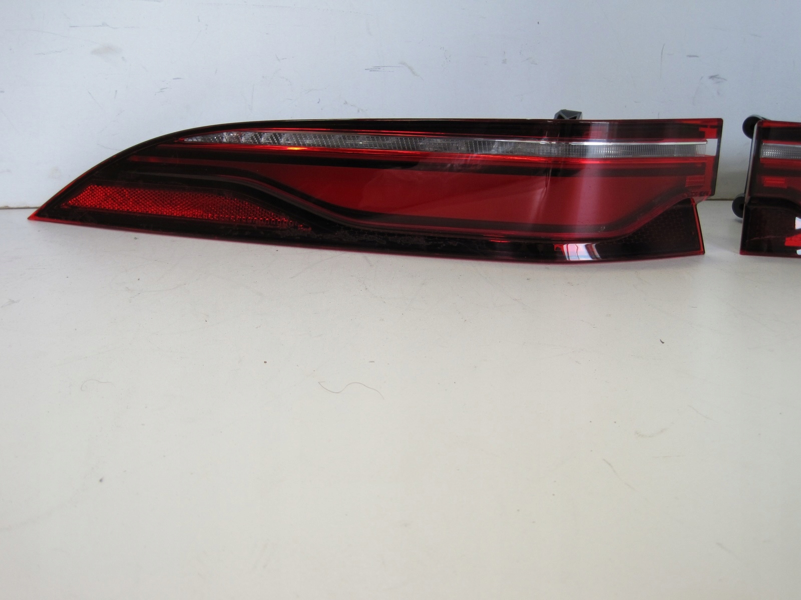 light Jaguar F Pace LIFT MK83-13405-AD rear part rear left