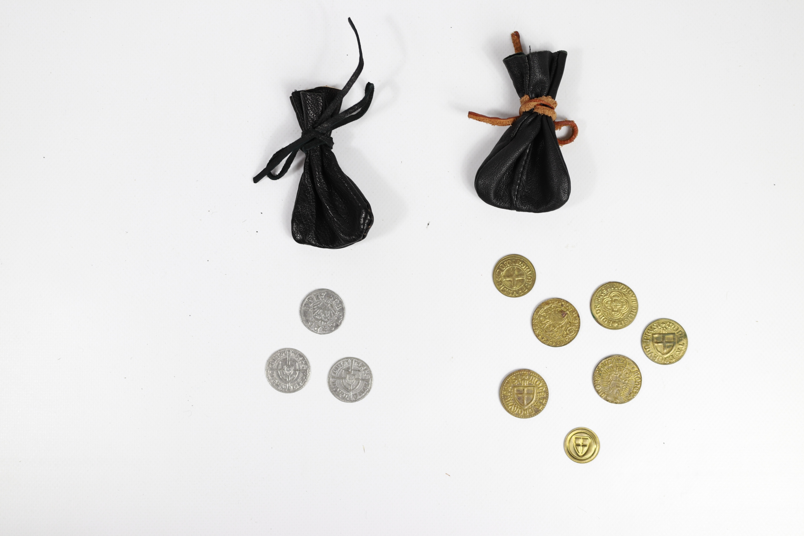 Sakiewka z Monetami 2 Sakiewki Reprodukcja Średniowiecze 10 Monet Krzyżacki