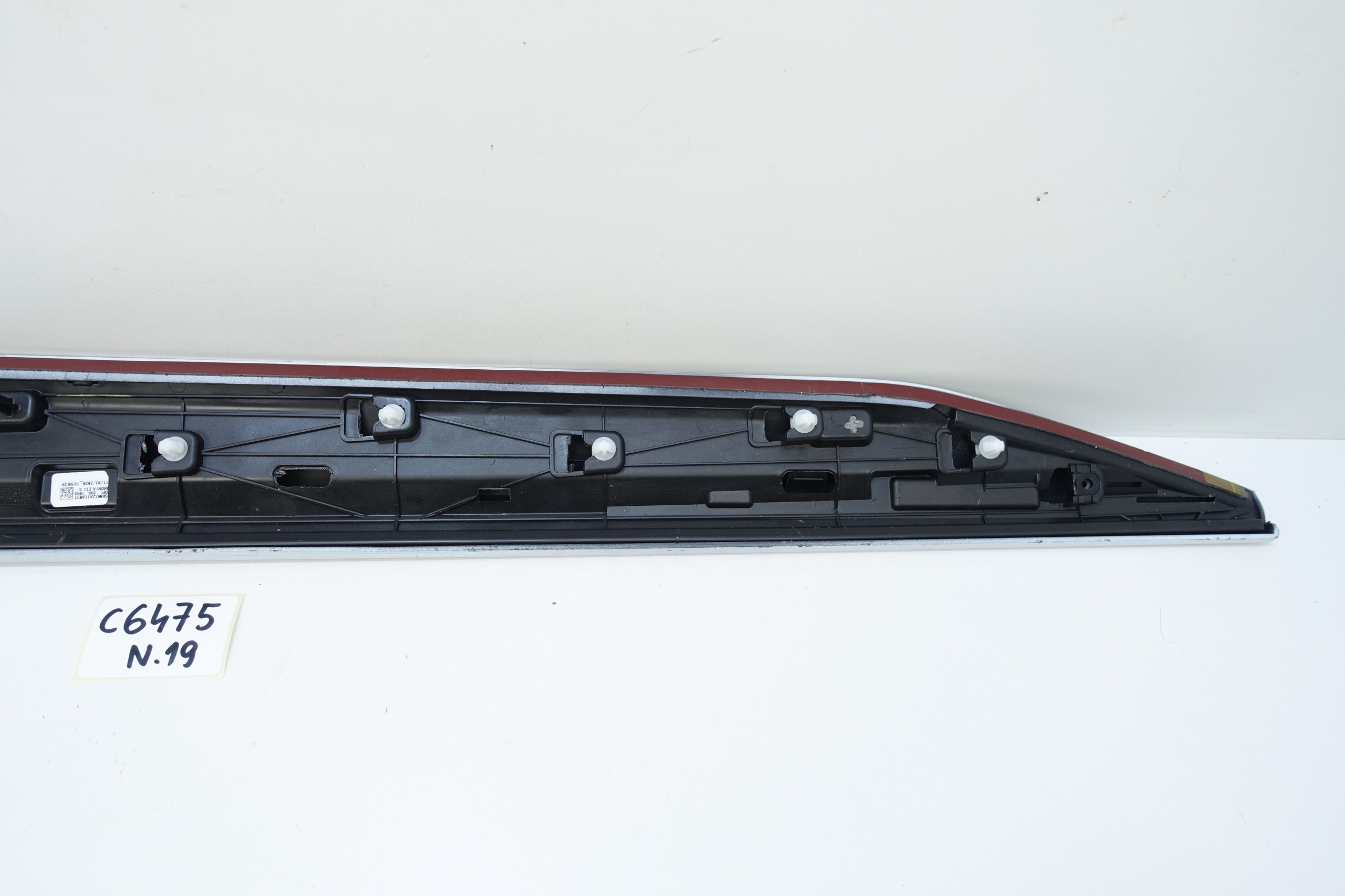 moulding door left front SKODA SUPERB III 3V0