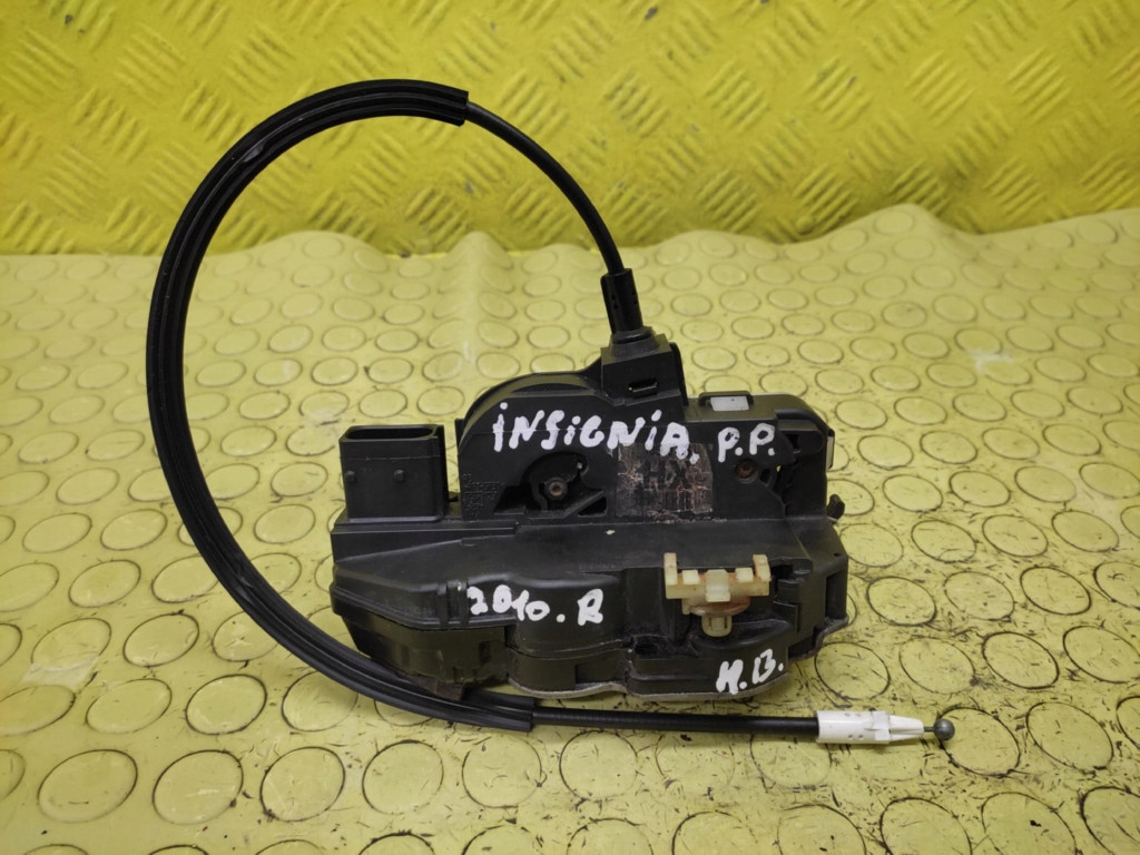 OPEL INSIGNIA lock door right front