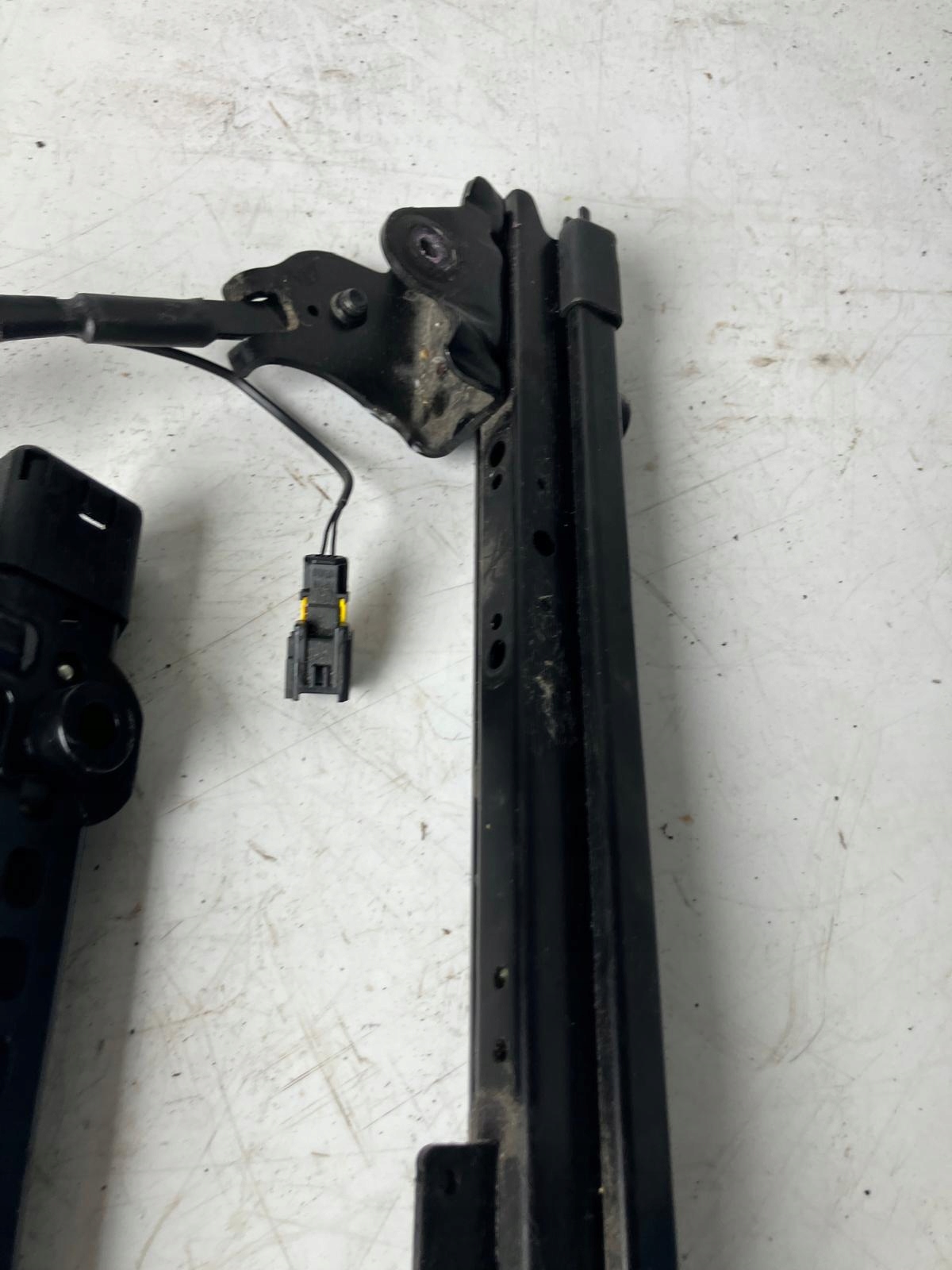 PROWADNICE SZYNY seat PEUGEOT 508 and left front electrical