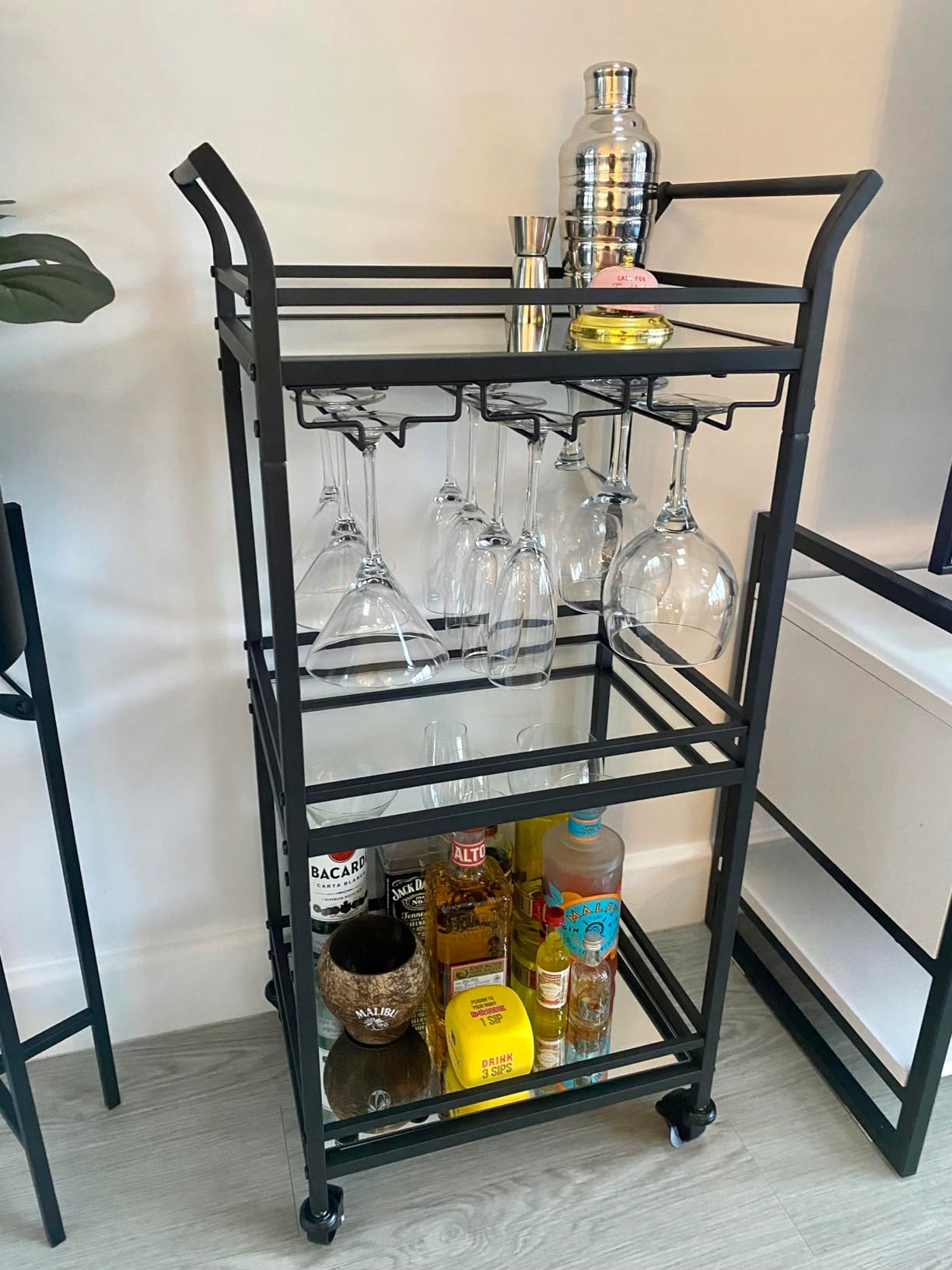 WÓZEK BAROWY KUCHENNY NA KÓŁKACH REGAŁ DO SERWOWANIA UCHWYT NA SZKLANKI Liczba poziomów 3