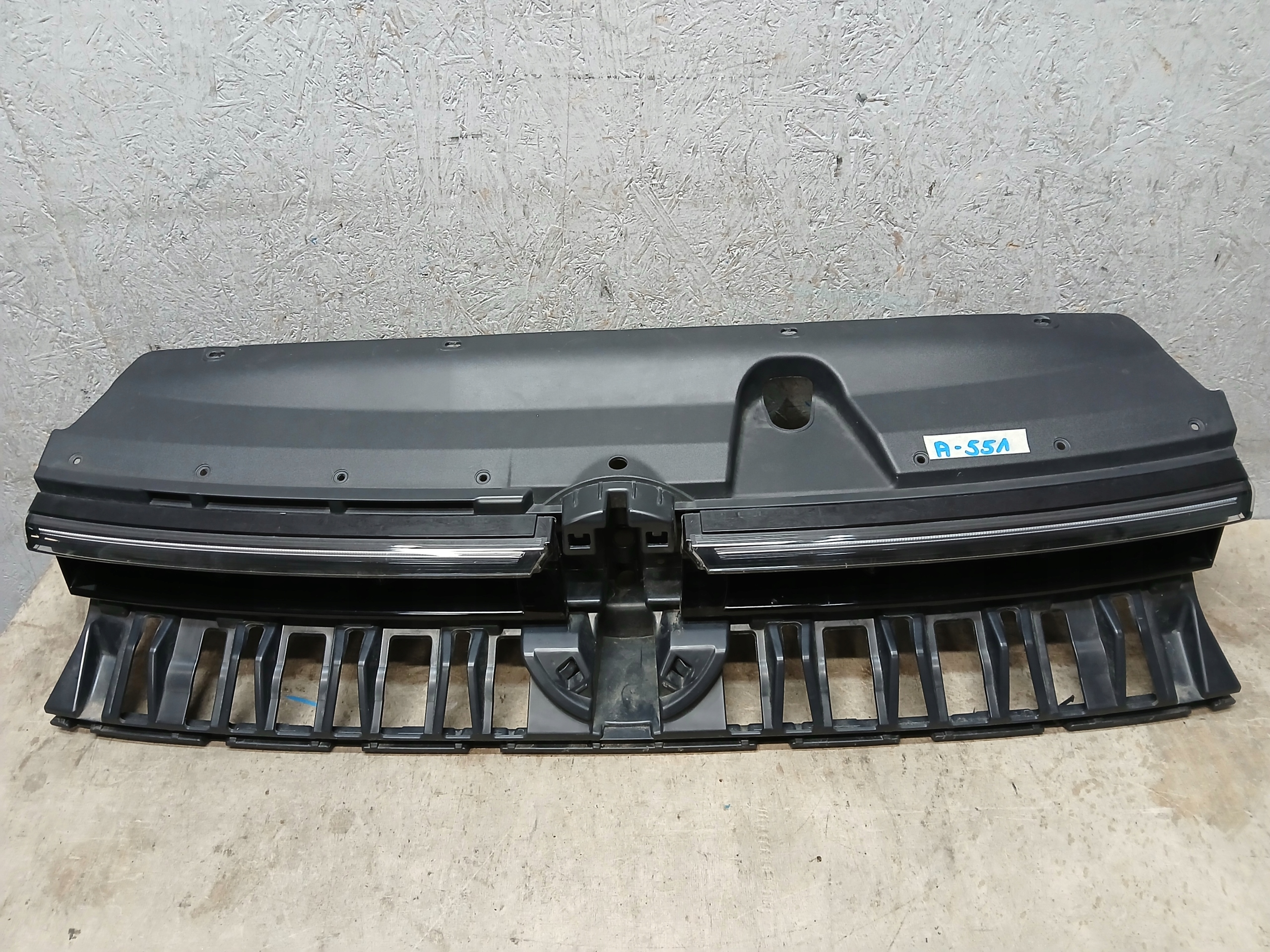 Grille VW PASSAT B9 3J0 3J0853653 LED