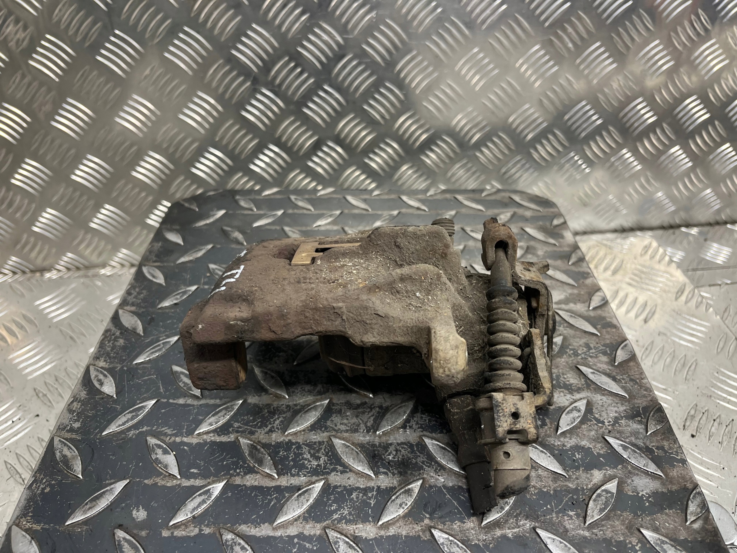 caliper brake left rear part rear VOLKSWAGEN T4
