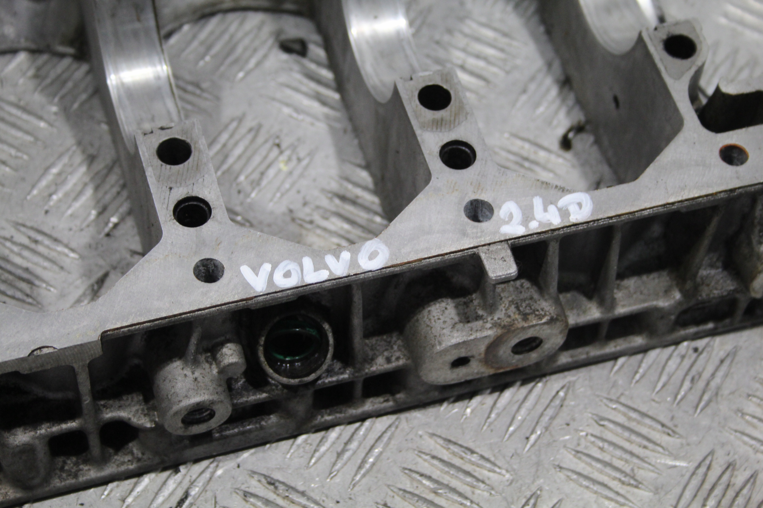 BLOK of the engine lower VOLVO V70 III 3 2,4 D