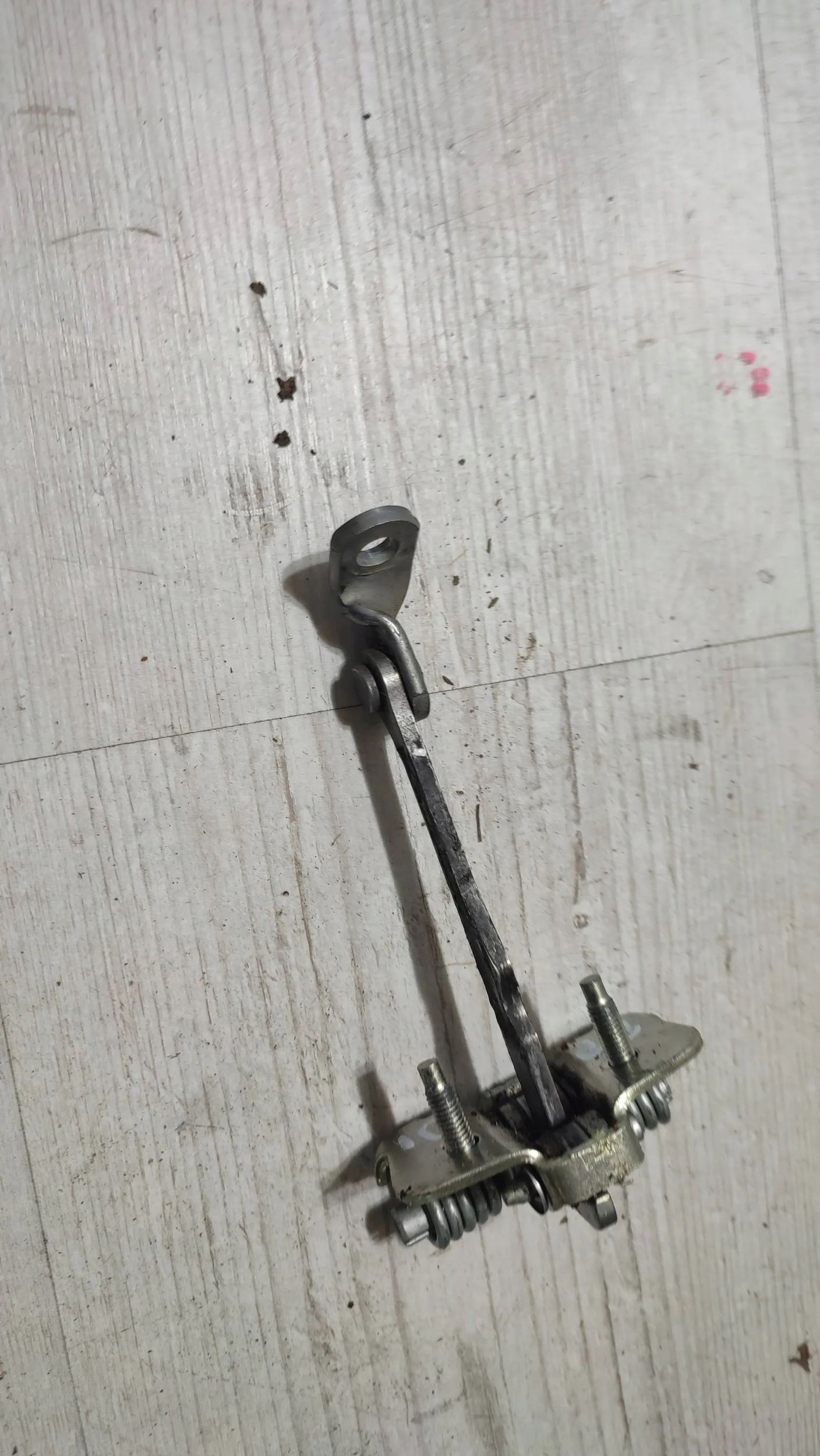Dacia Duster and 16r 1.6b front side right limiter door