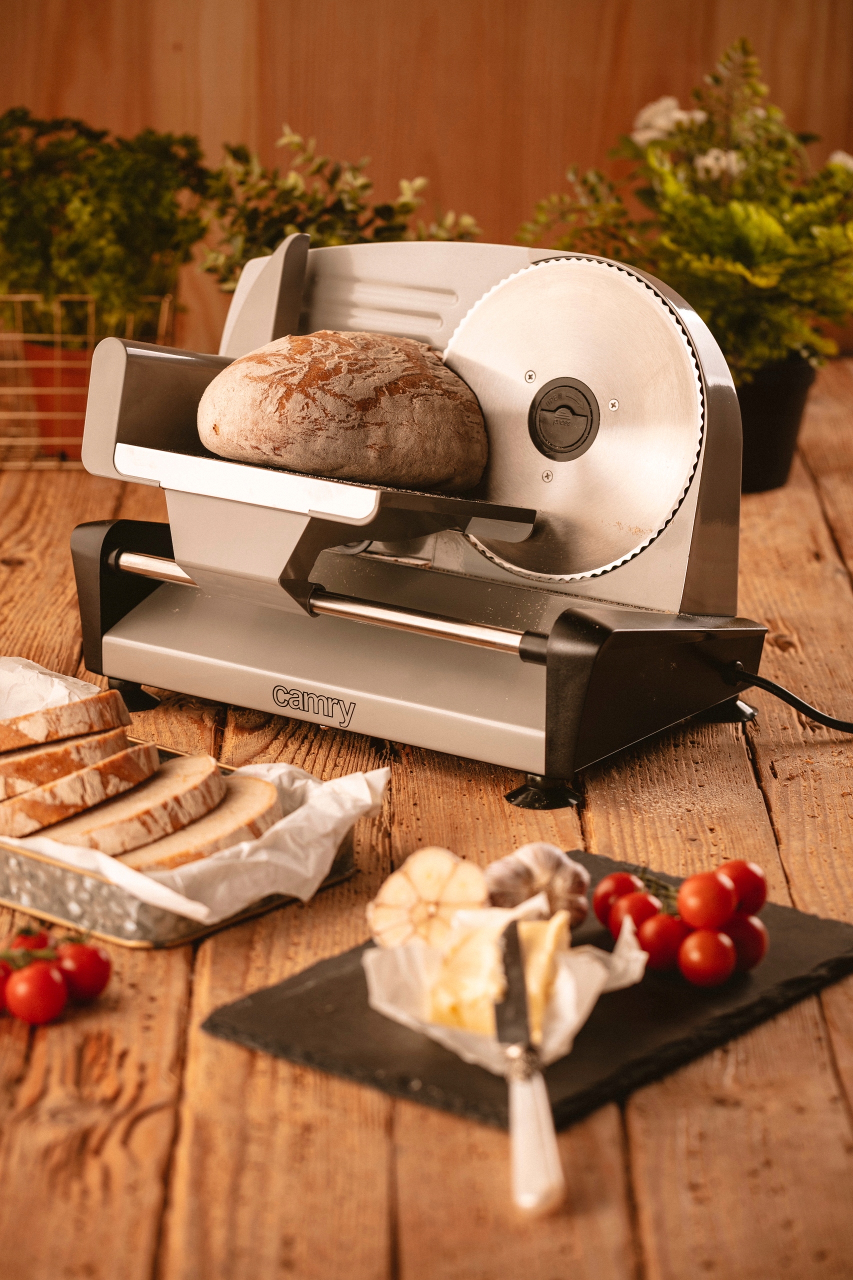 METALOWA KRAJALNICA CAMRY DO CHLEBA I WĘDLIN 4702 Głębokość produktu 22 cm