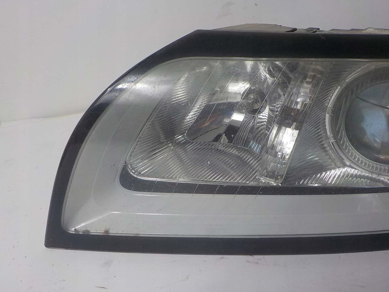 VOLVO V50 LIFT light left front front UK