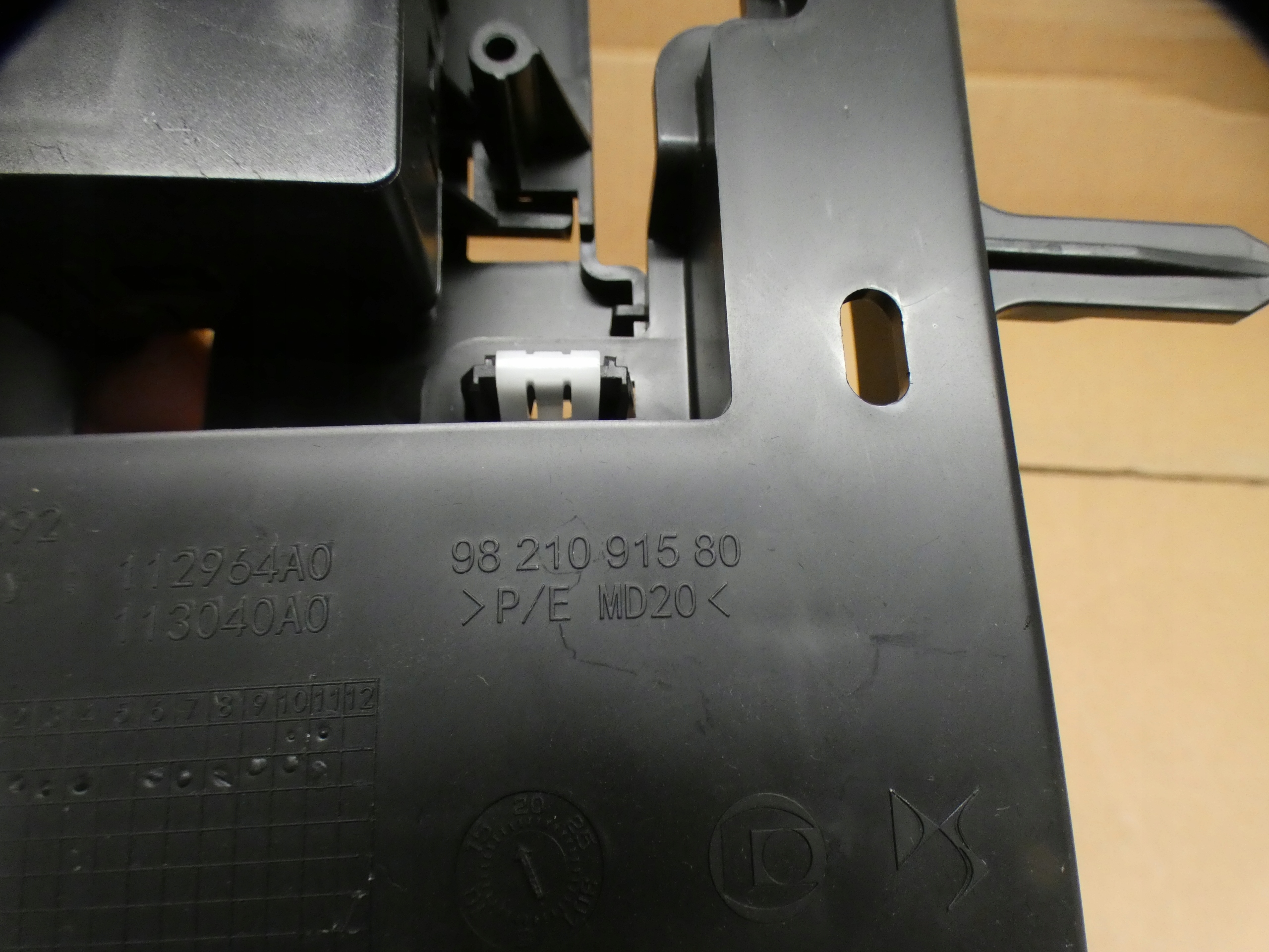 DS 7 CITROEN 2019 bracket holder holder cover cover 9821091580 (E)