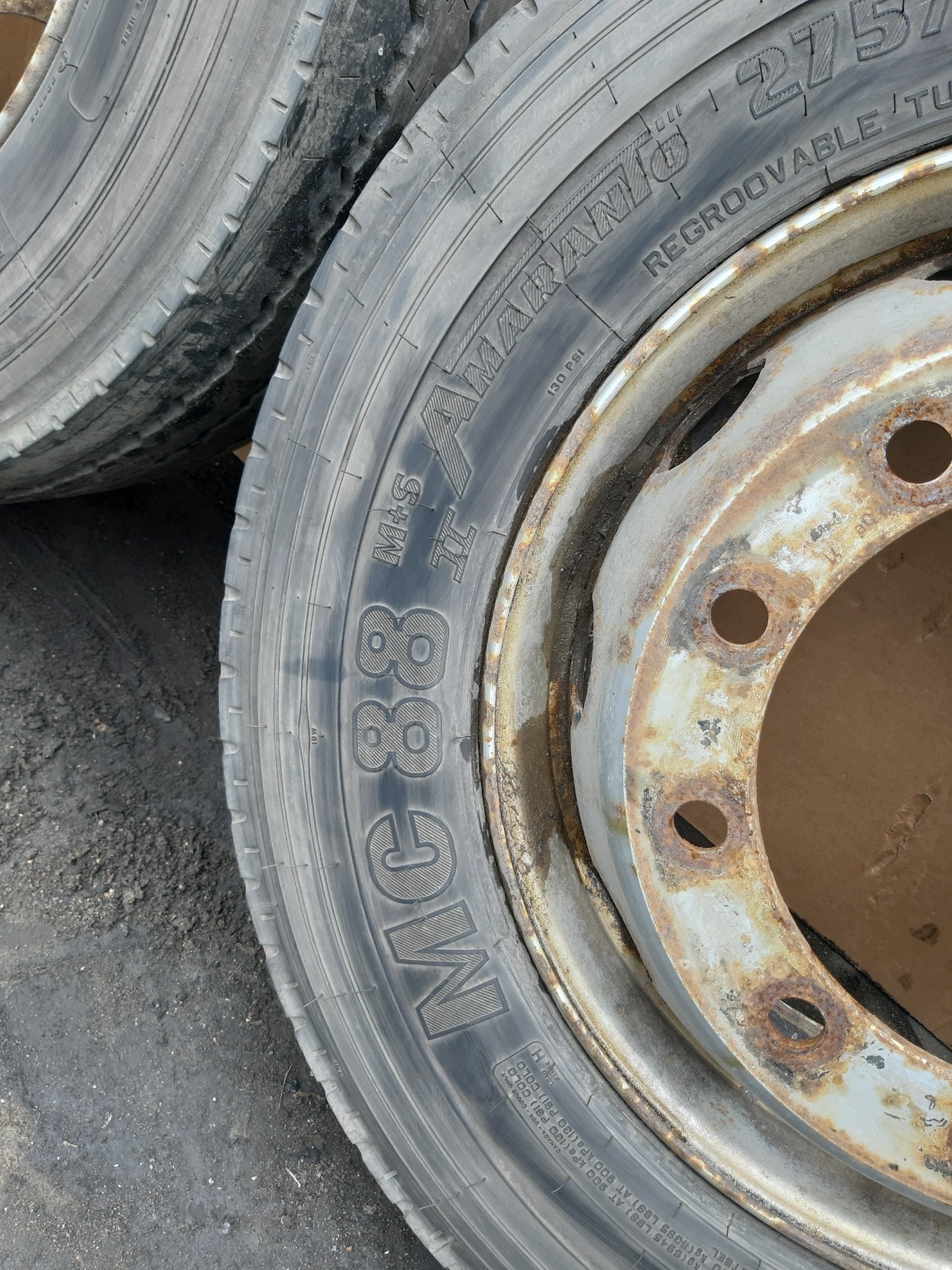 wheels tyres CIEZAROWE 2x PIRELLI MC88 275/70 R22.5