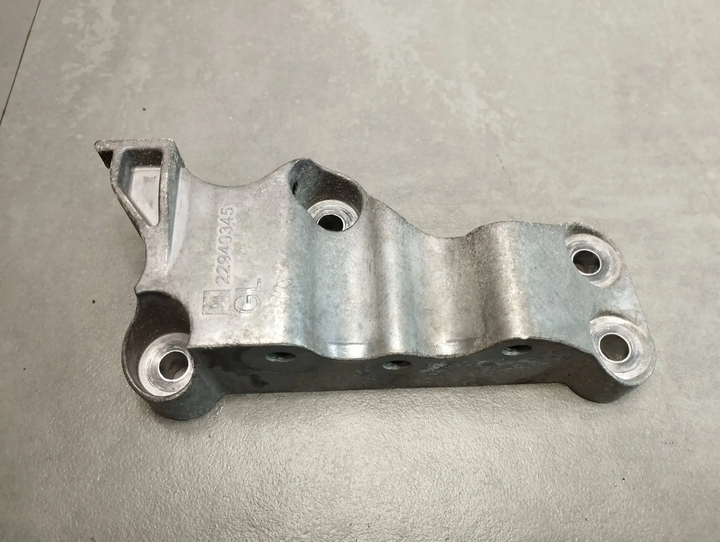 Opel Insignia A 1.6 CDTI Support Support plaque 22940345