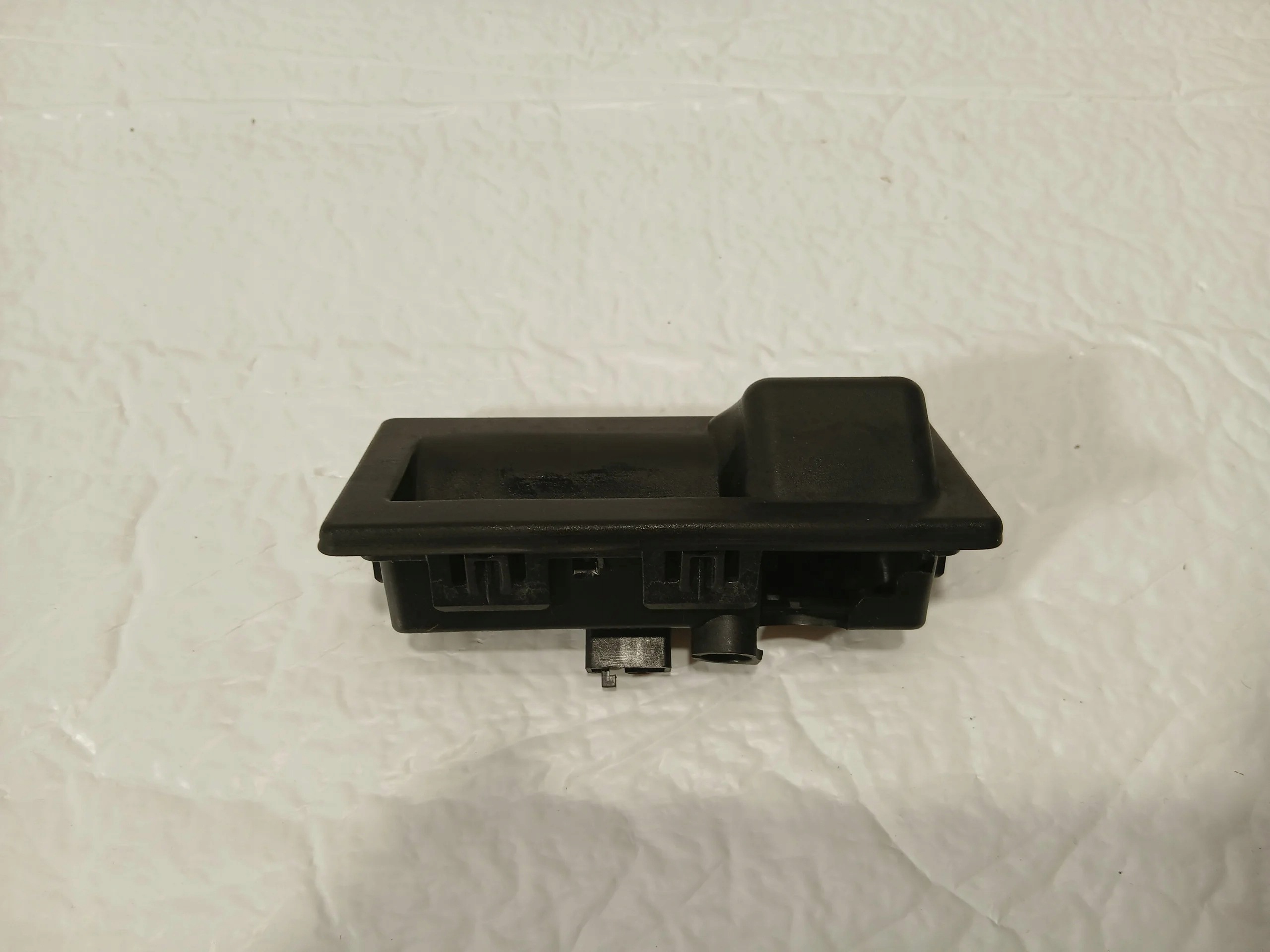 AUDI A4 B9 LIFT handle boot plastic cover 565827566