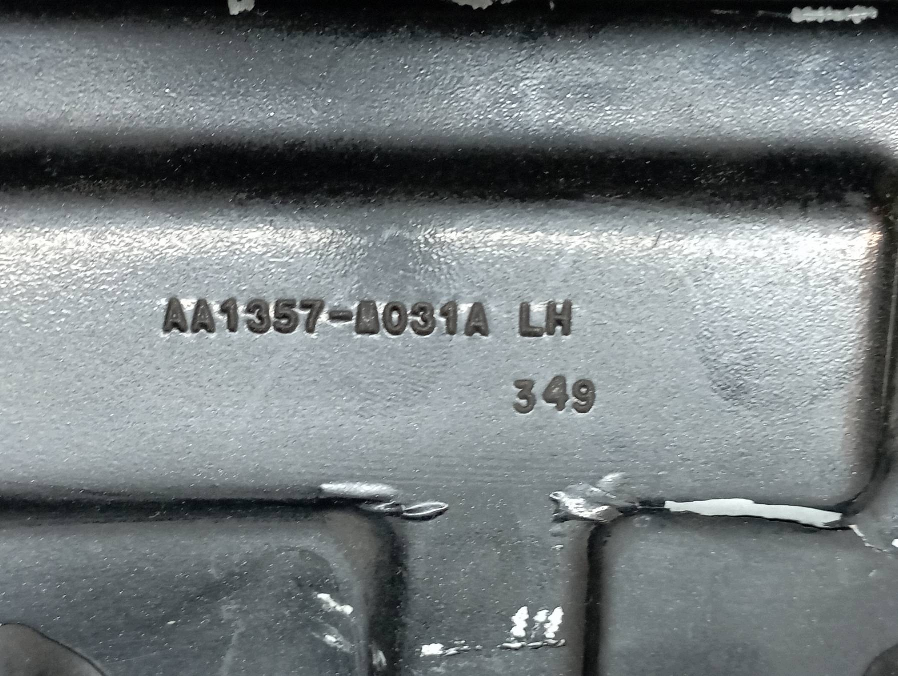 charnières capot gauche Lincoln Navigator IV (2017-2024)