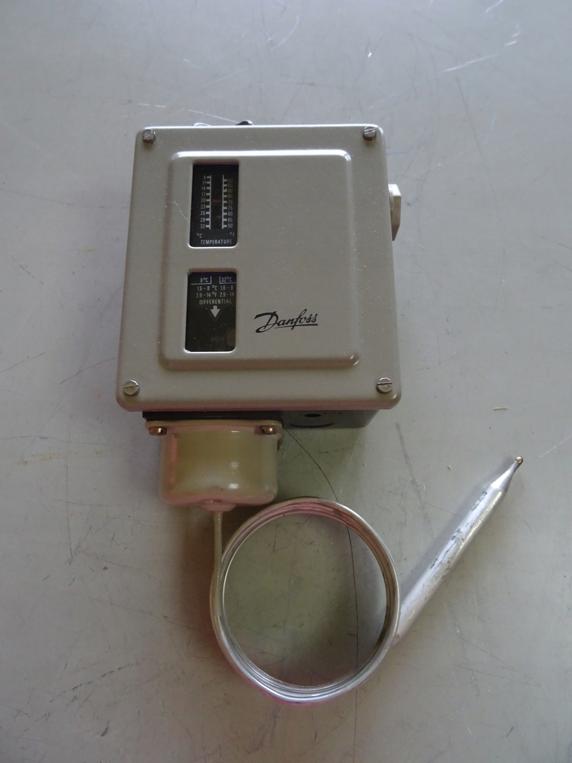 TERMOSTAT DANFOSS RT 15 017-5115 Marka Danfoss