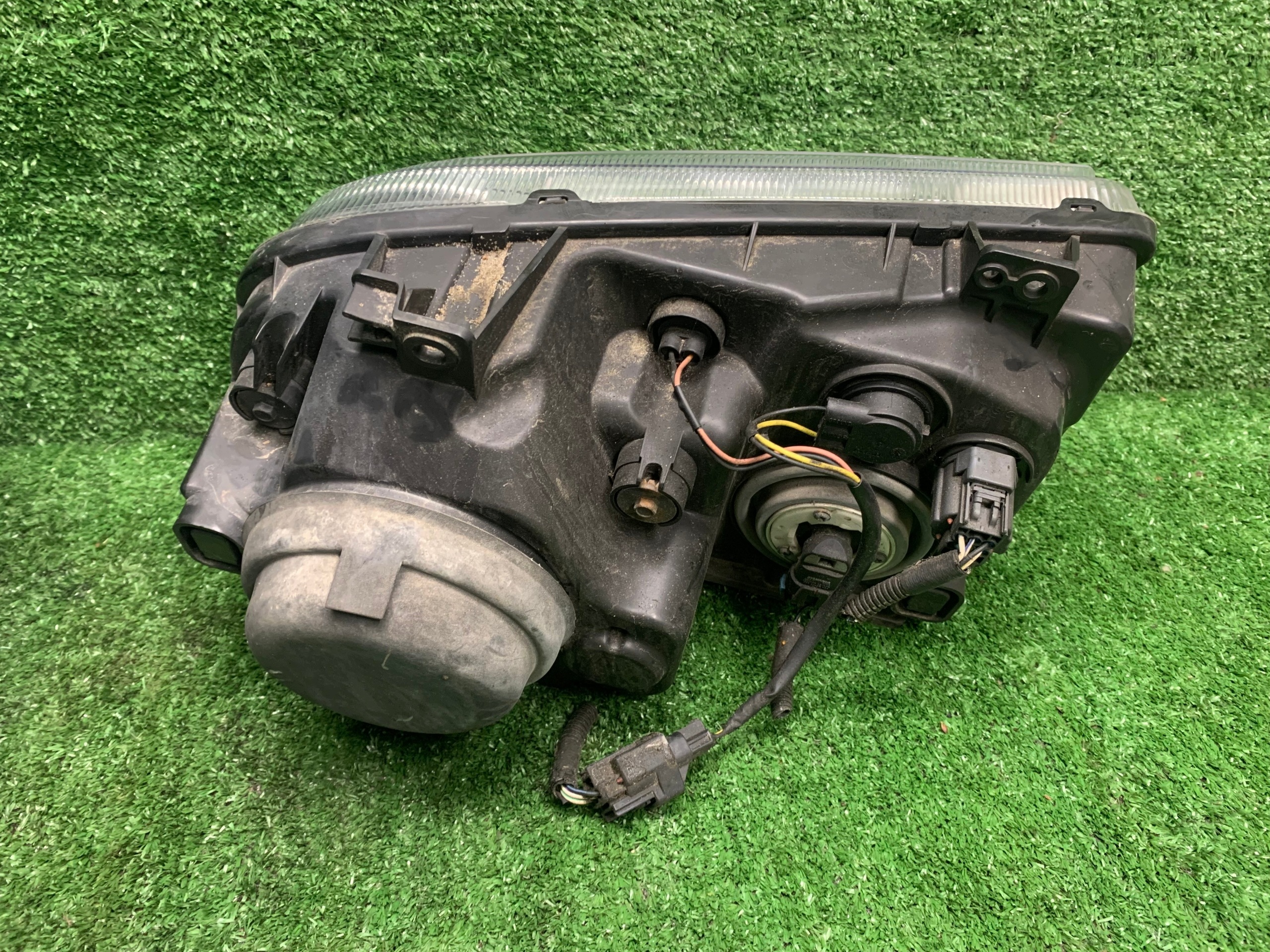 light left front Chrysler 300C 04-12 Xenon 57010761aa