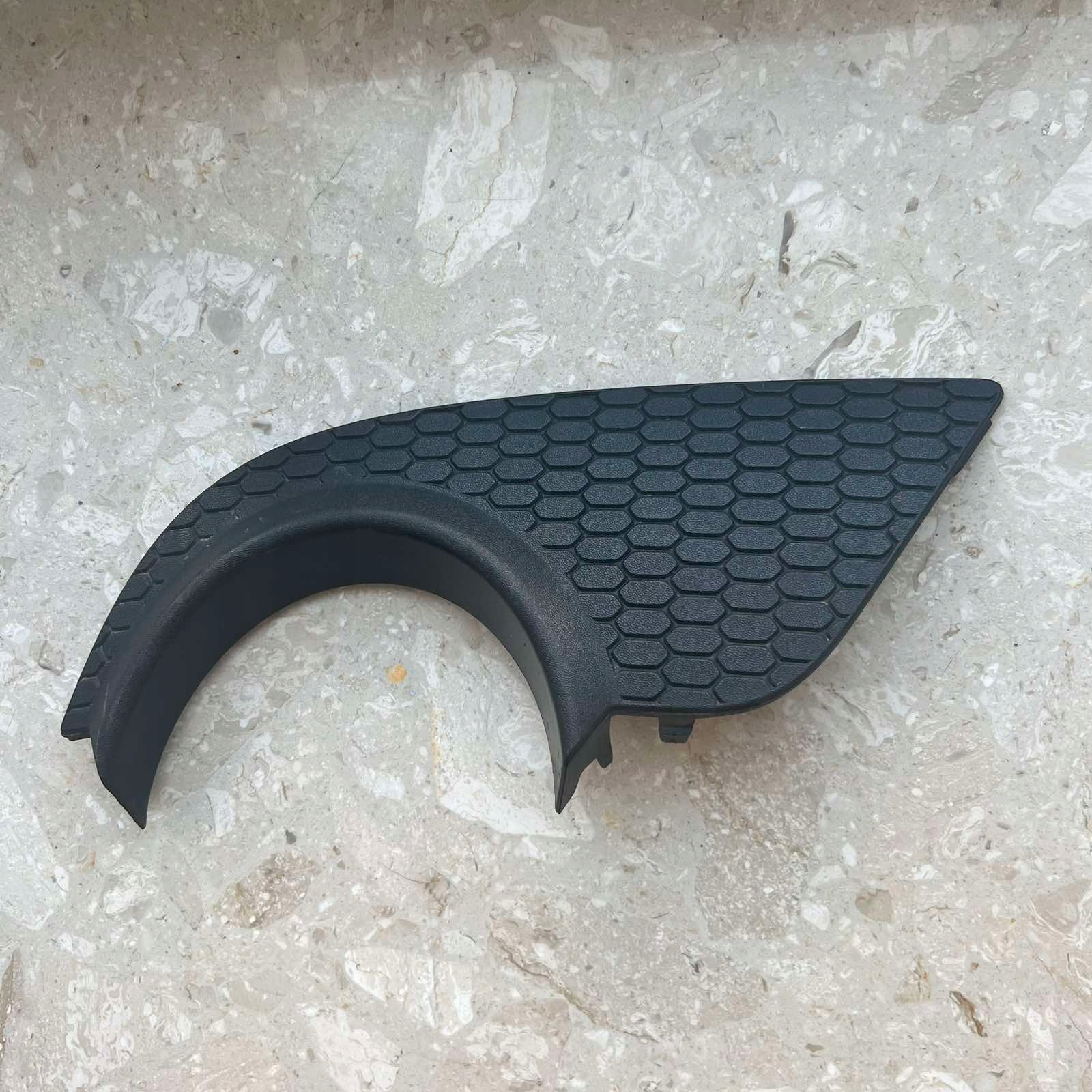 VOLVO V40 R-design 2012-2016 grid right W bumper rear part 31347164