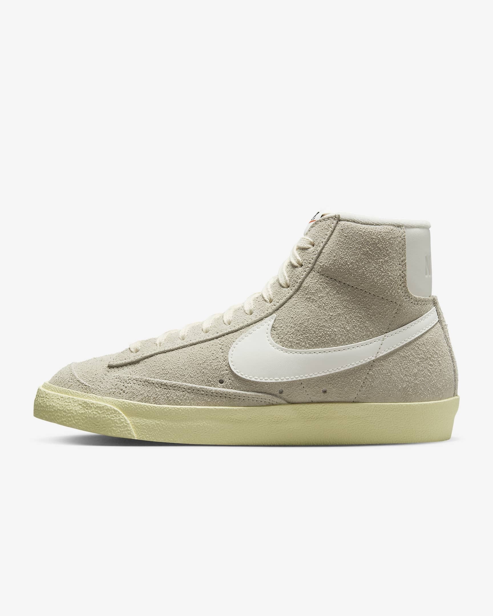 Dámské krémové boty Nike Blazer Mid 77 Vintage DV7006-001 vel. 38