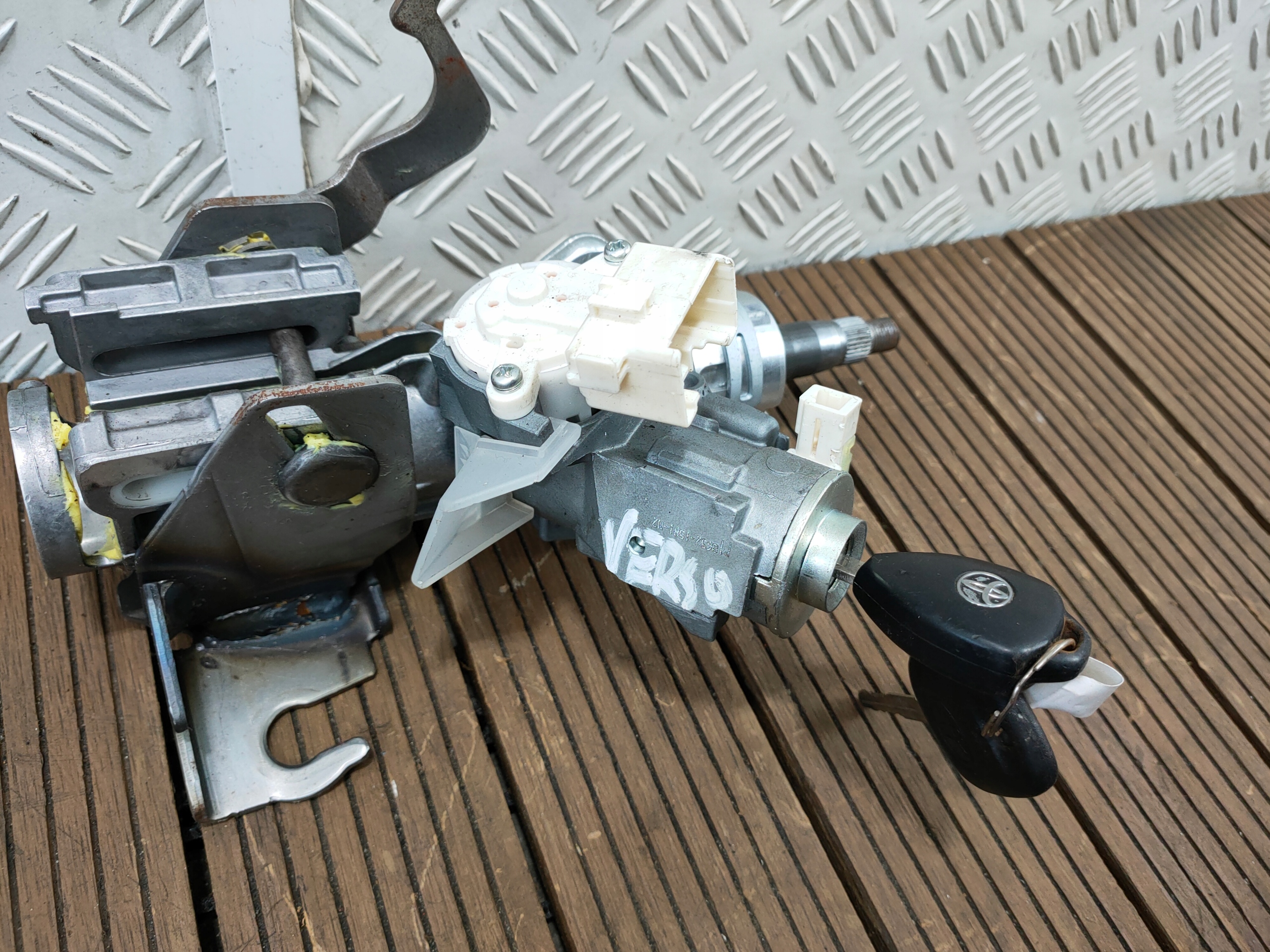 TOYOTA VERSO 09-13 ignition Z KLUCZYKAMI KPL OE