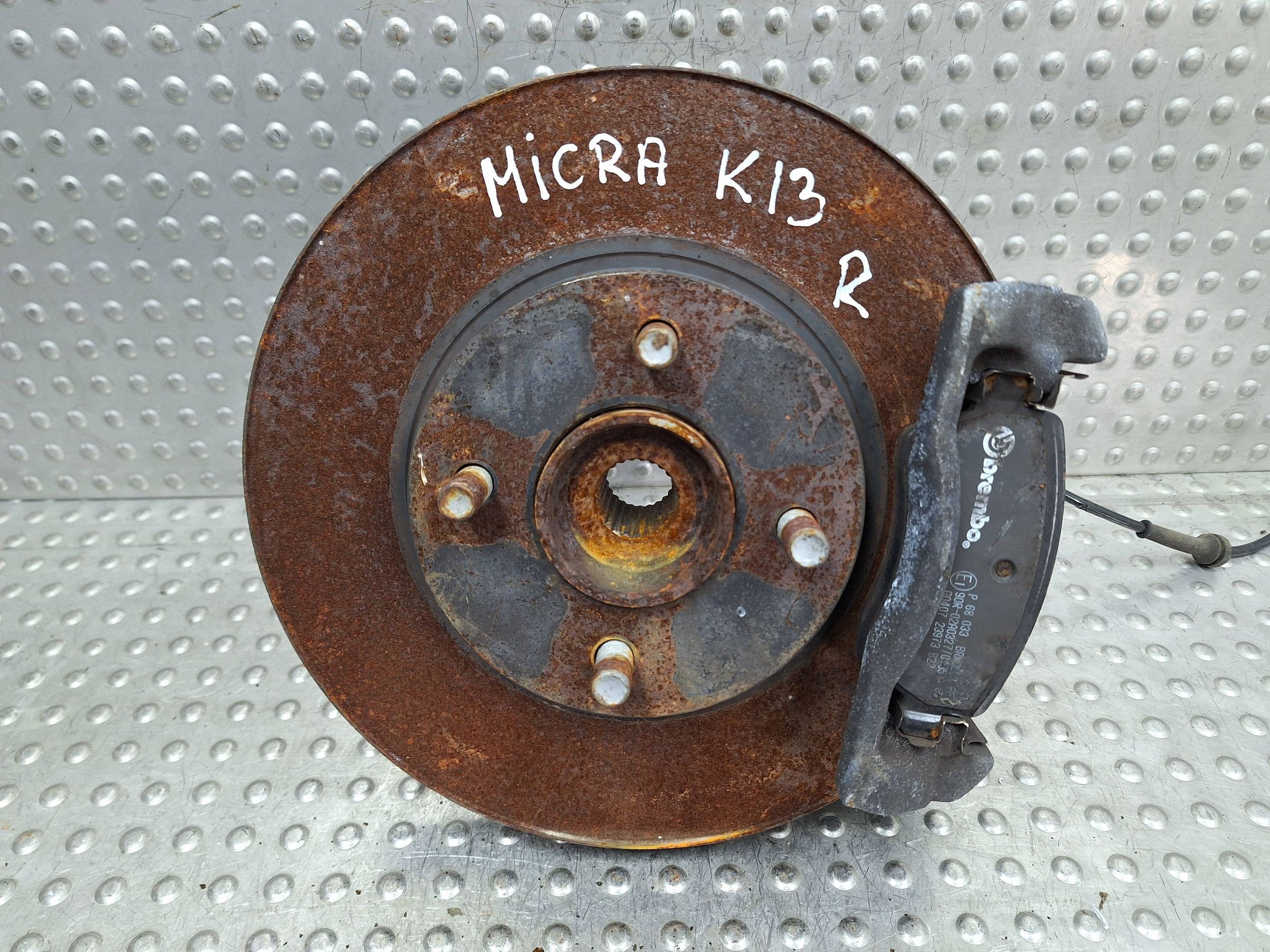 otoč pravá předek NISSAN MICRA K13 10-16