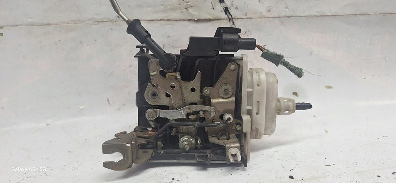 lock door AUDI A3 96- 8L1837016B