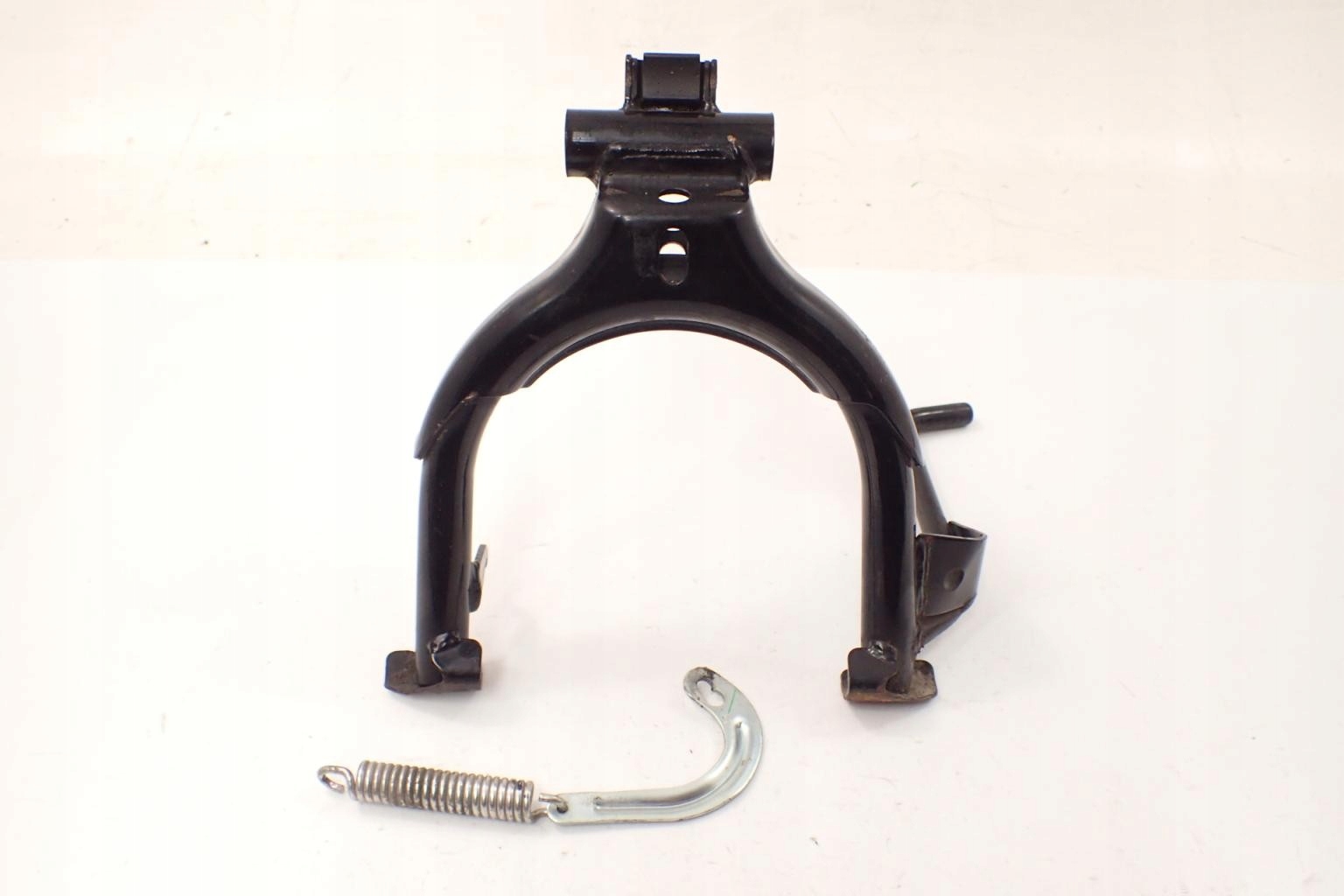 136598-1111 - Honda Super Cub 125 центральная подножка