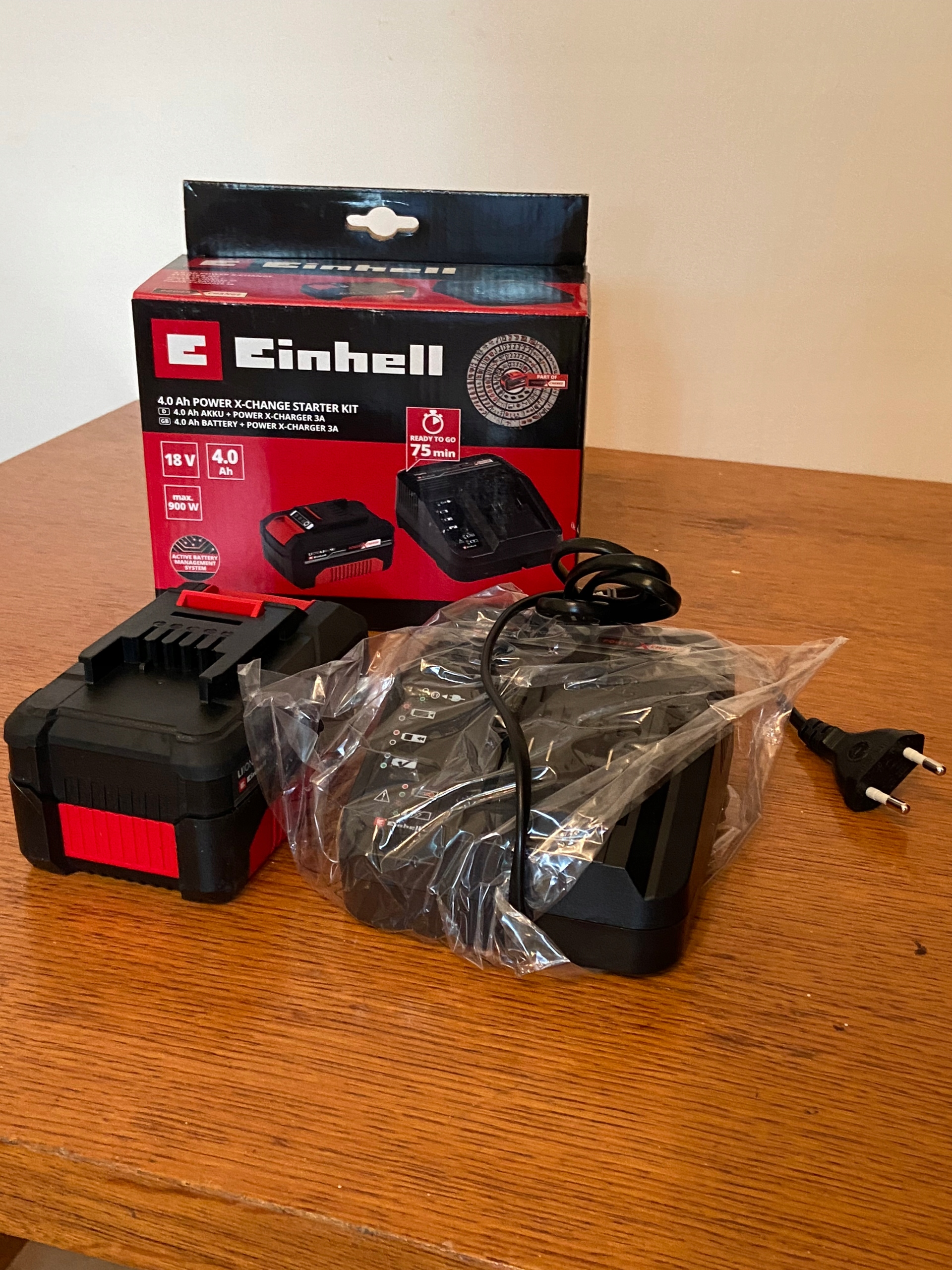 ZESTAW STARTOWy Li-Ion Einhell 18V 4,0Ah, AKUMULATOR I ZASILACZ Kod producenta 4512042