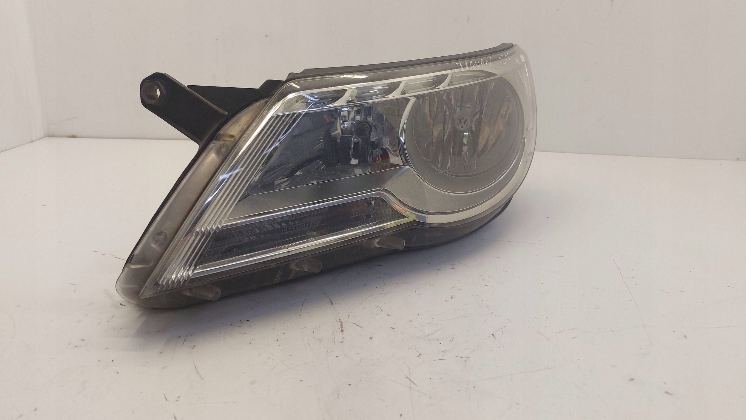 VW TIGUAN 5N 07-11r light left front complete 5N1941031P EUROPA