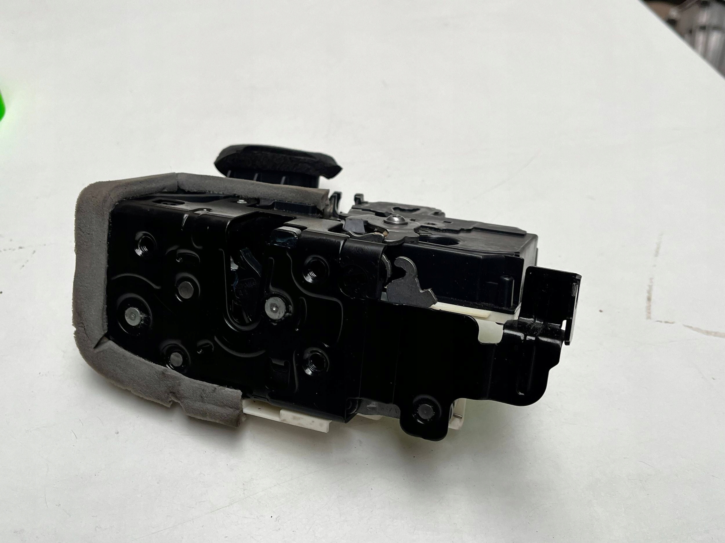 AUDI A6 C8 lock door left rear part 4K0839015R !J