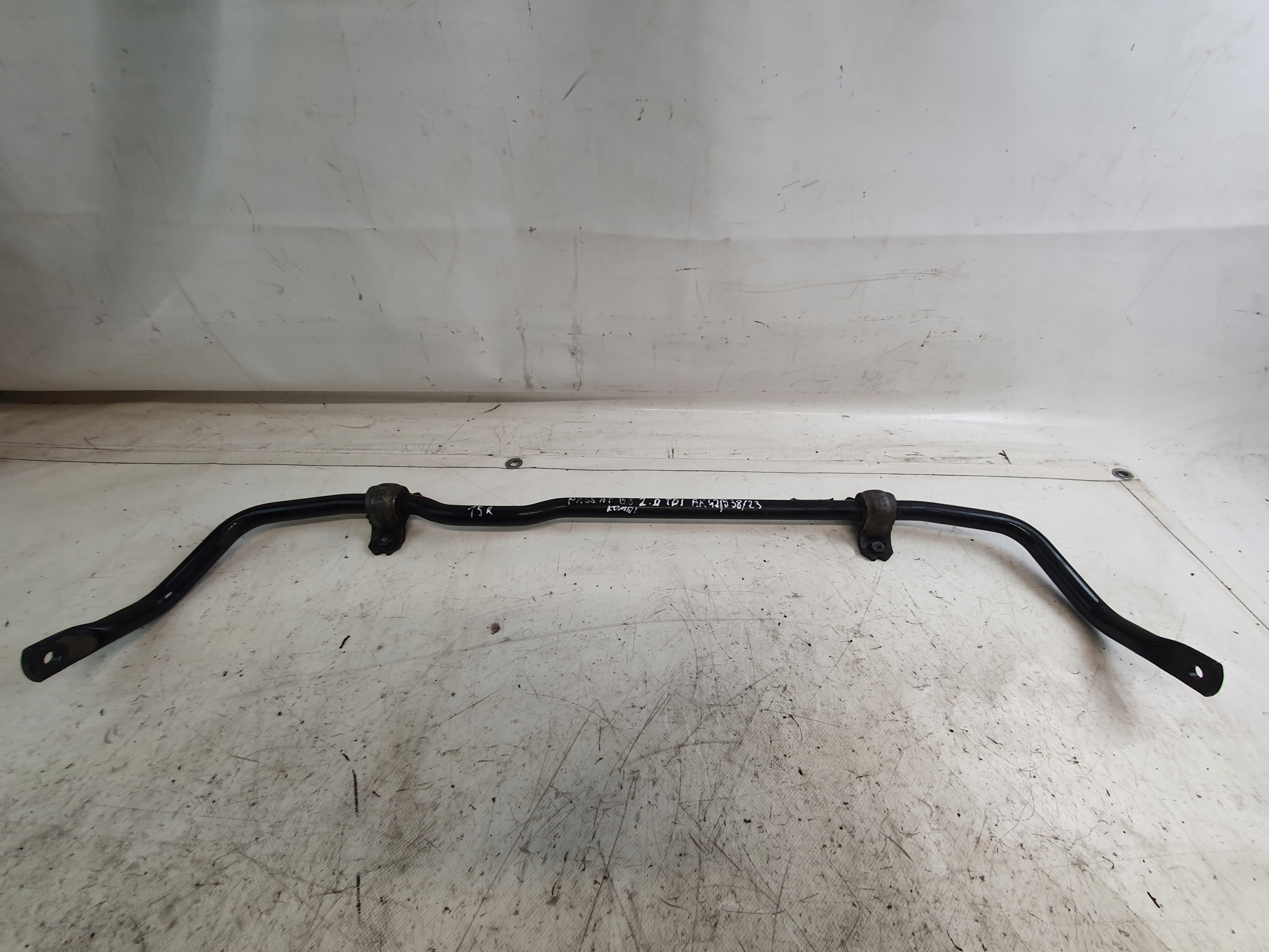 stabilizer rod VOLKSWAGEN PASSAT B8 15r. 3Q0411303K