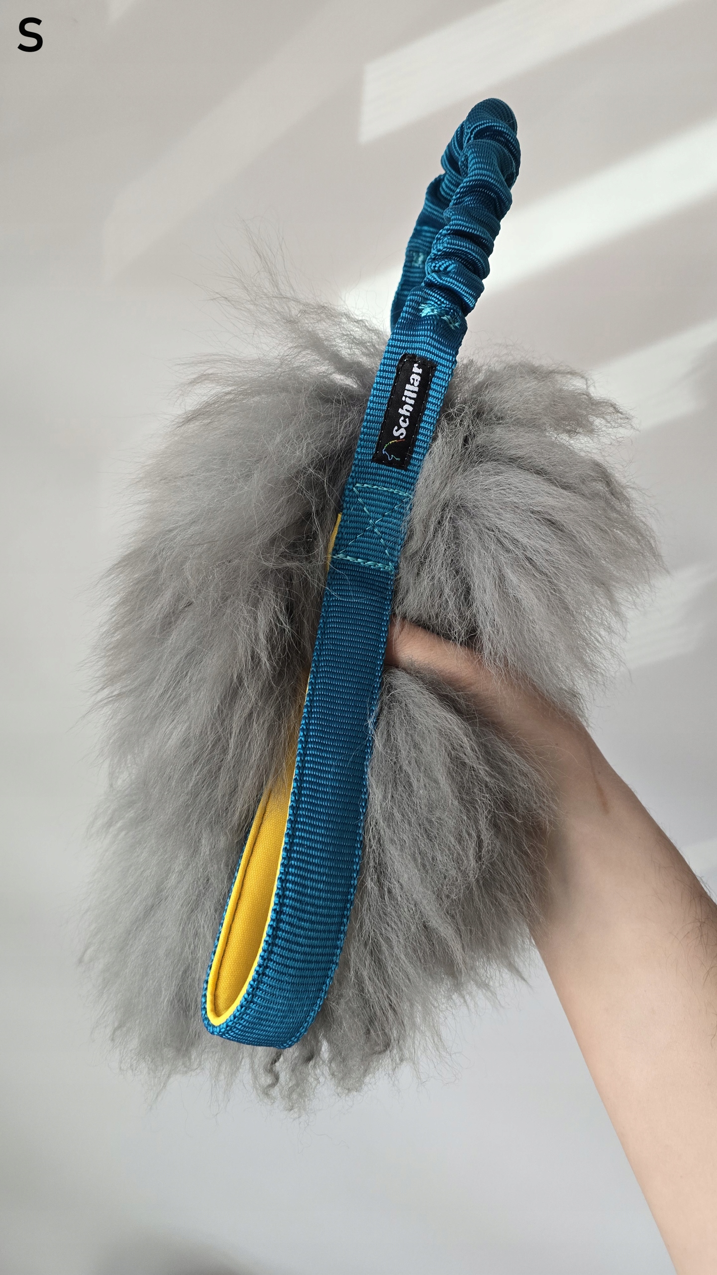 Levně Přetahovadlo hračka z přírodní ovce velikost S pro psa šedá barevná