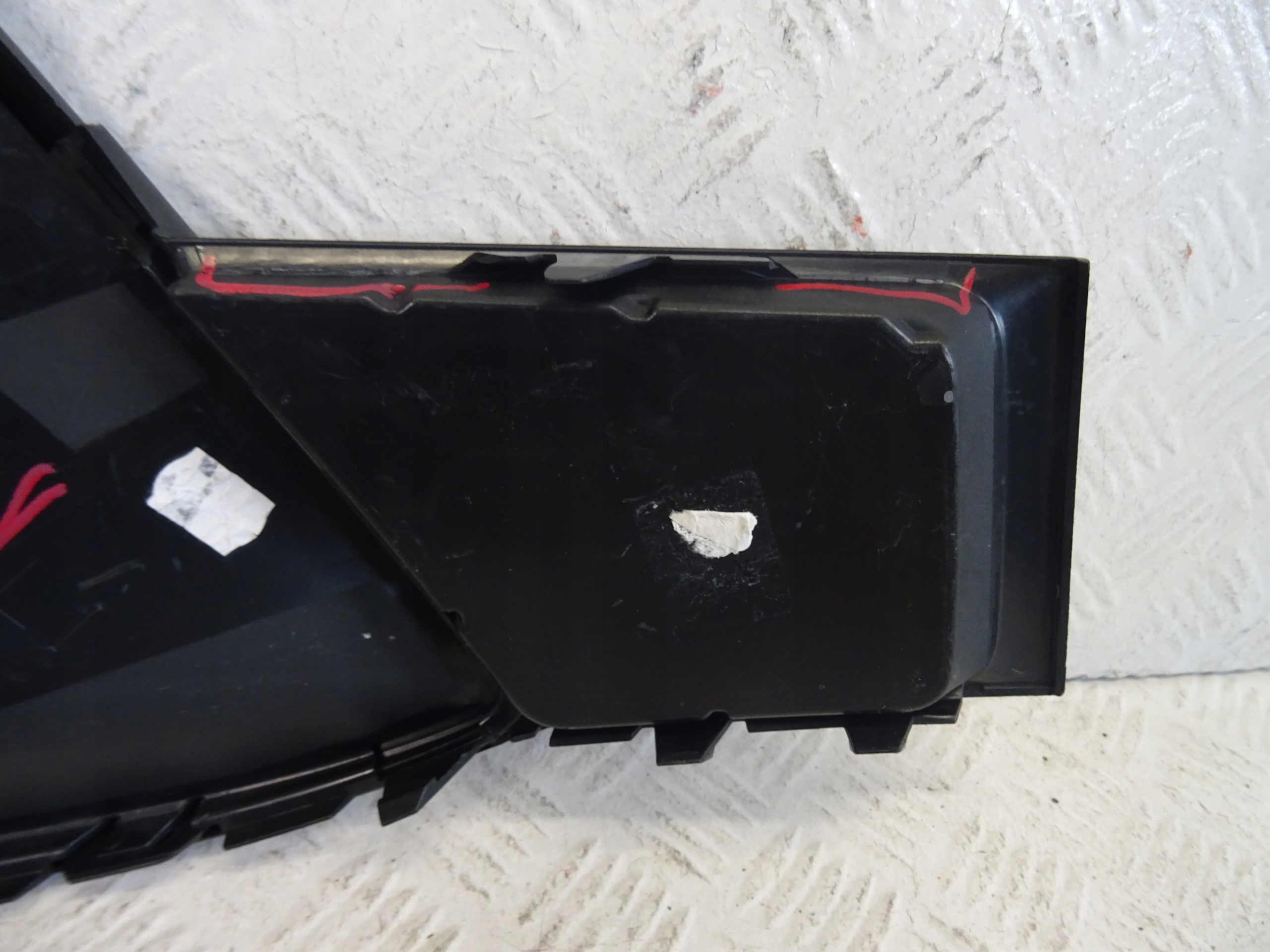 grid of a bumper front front left AUDI A5 B10 8B3807681B