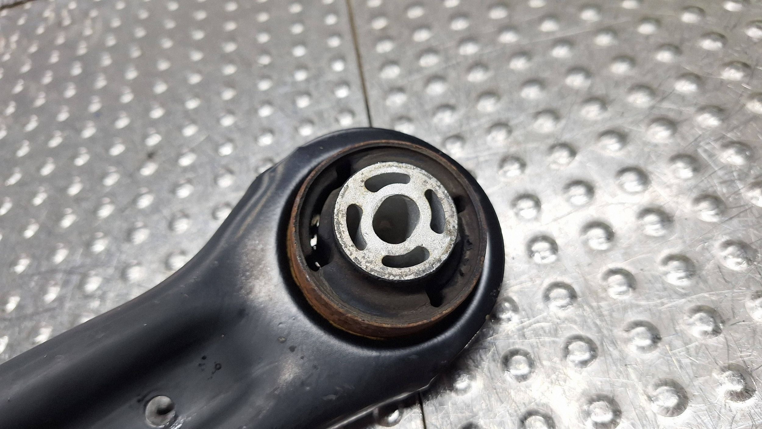 arm right front H1BC-3042-AF FORD FIESTA MK8